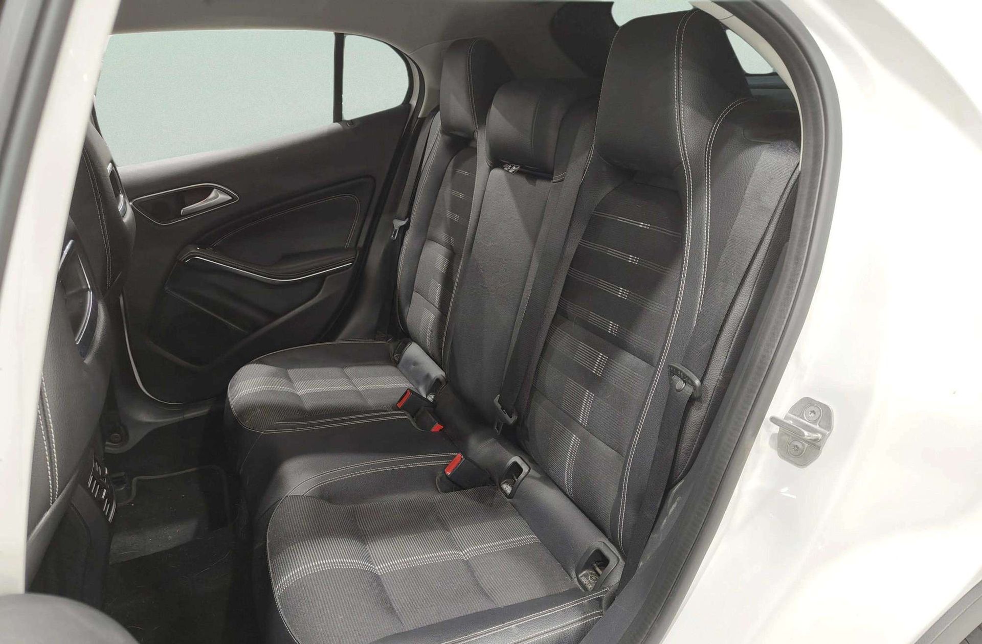 Mercedes-Benz GLA 220d 4Matic - foto 10