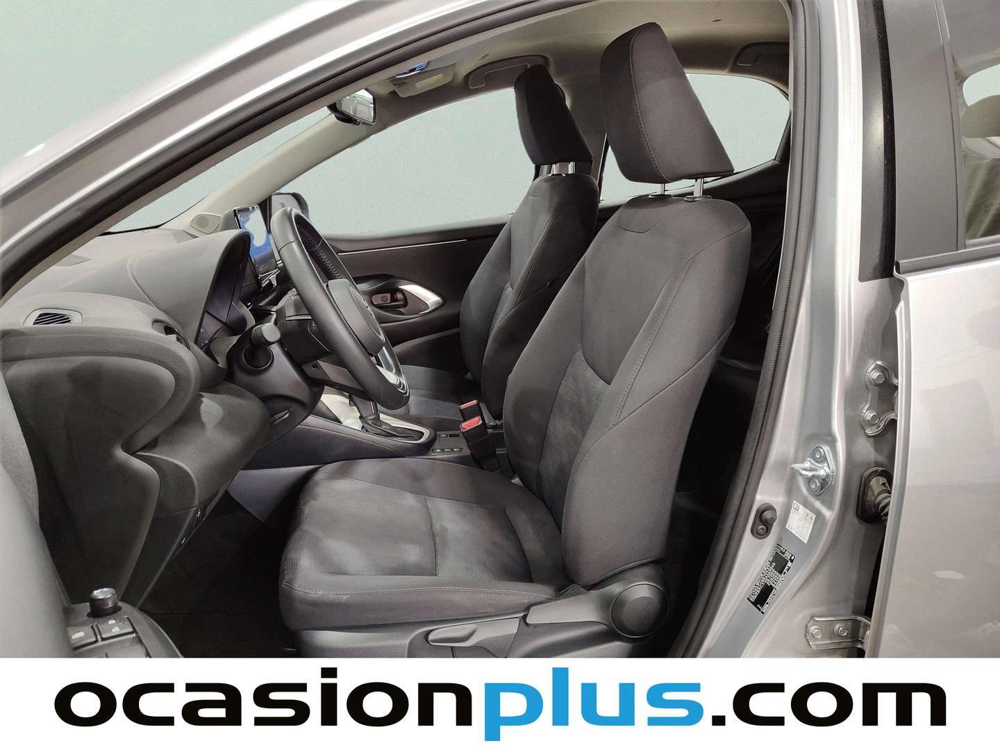 Foto asientos delanteros Toyota Yaris Toyota Yaris 120H Active Plus (116 CV)