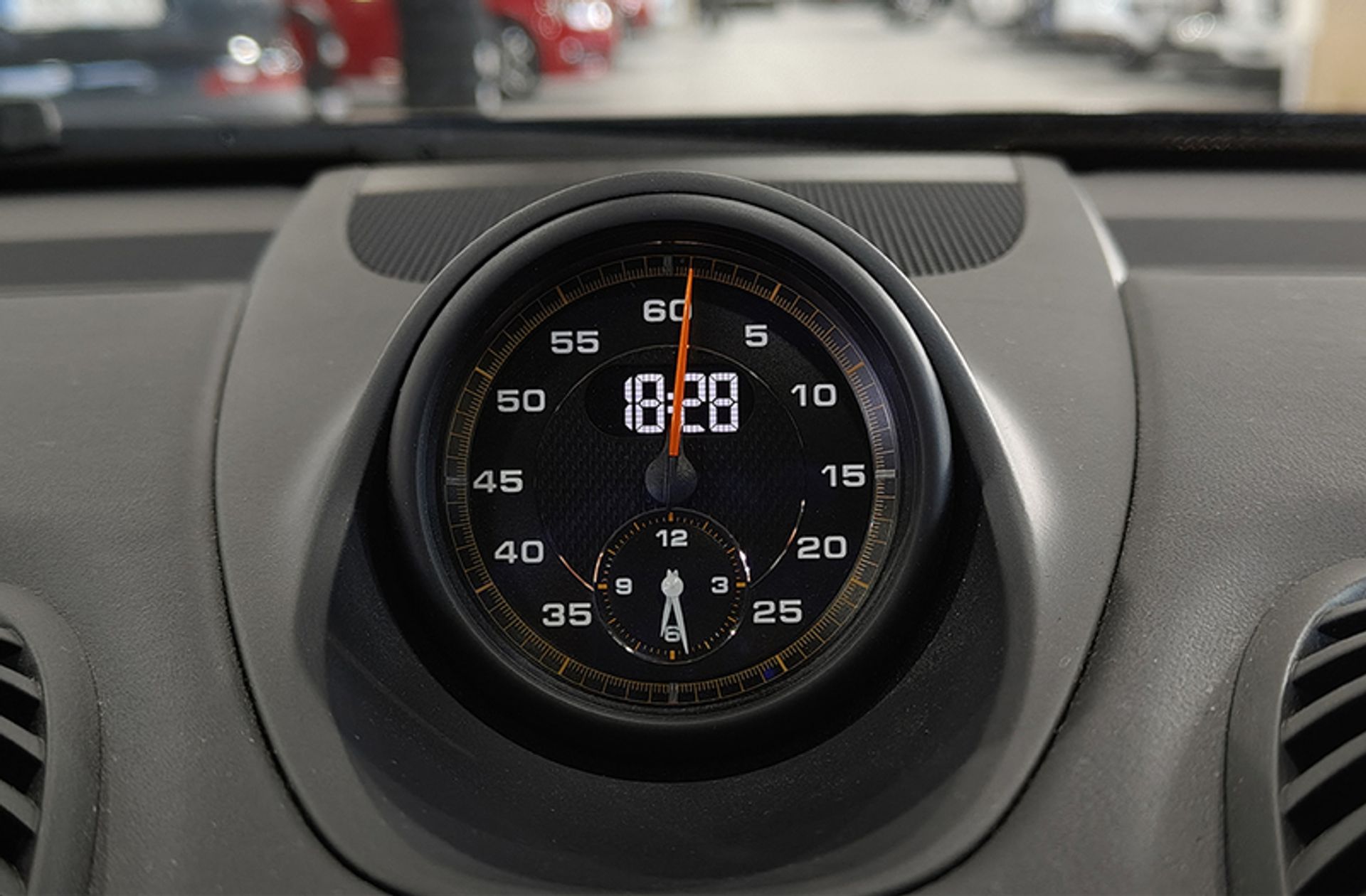 Porsche 718 Cayman GT4 - foto 31