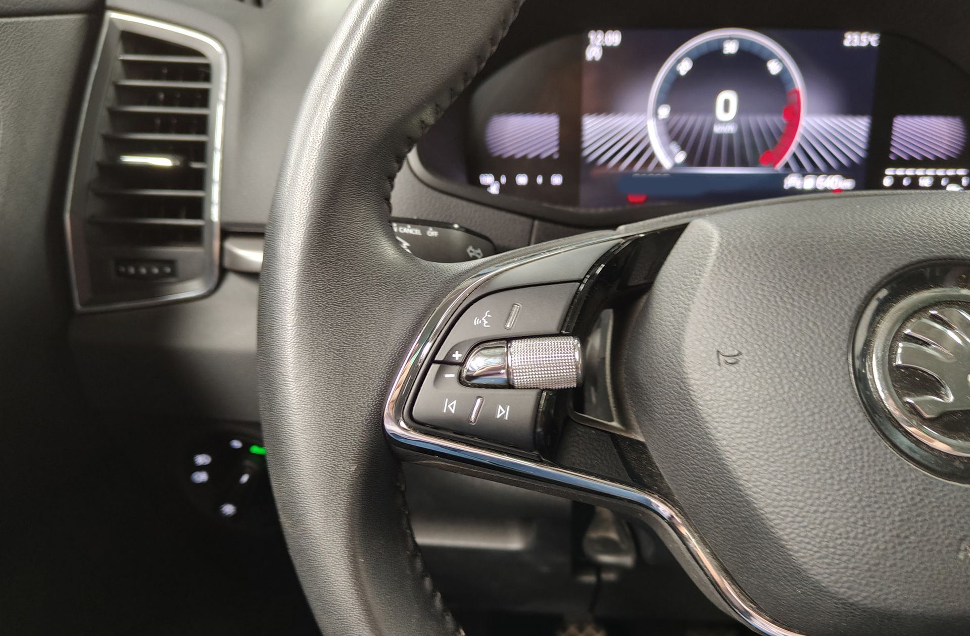 Škoda Karoq 2.0 TDI Selection - foto 26