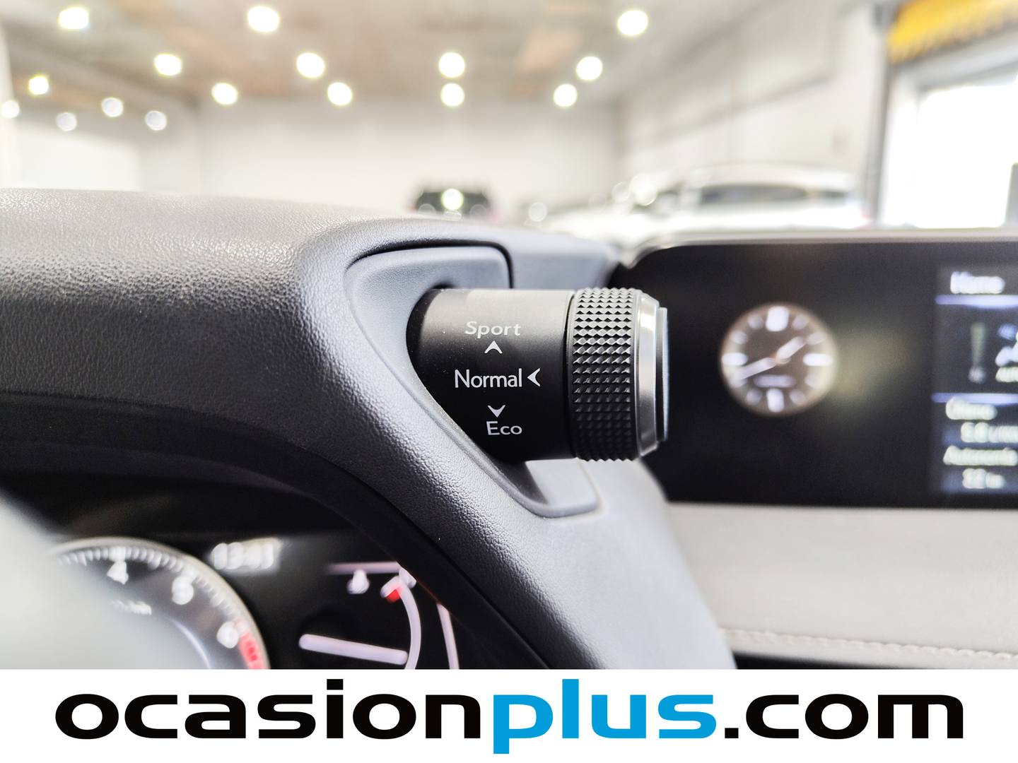 Foto Lexus UX Lexus UX 250h Business 2WD (184 CV)