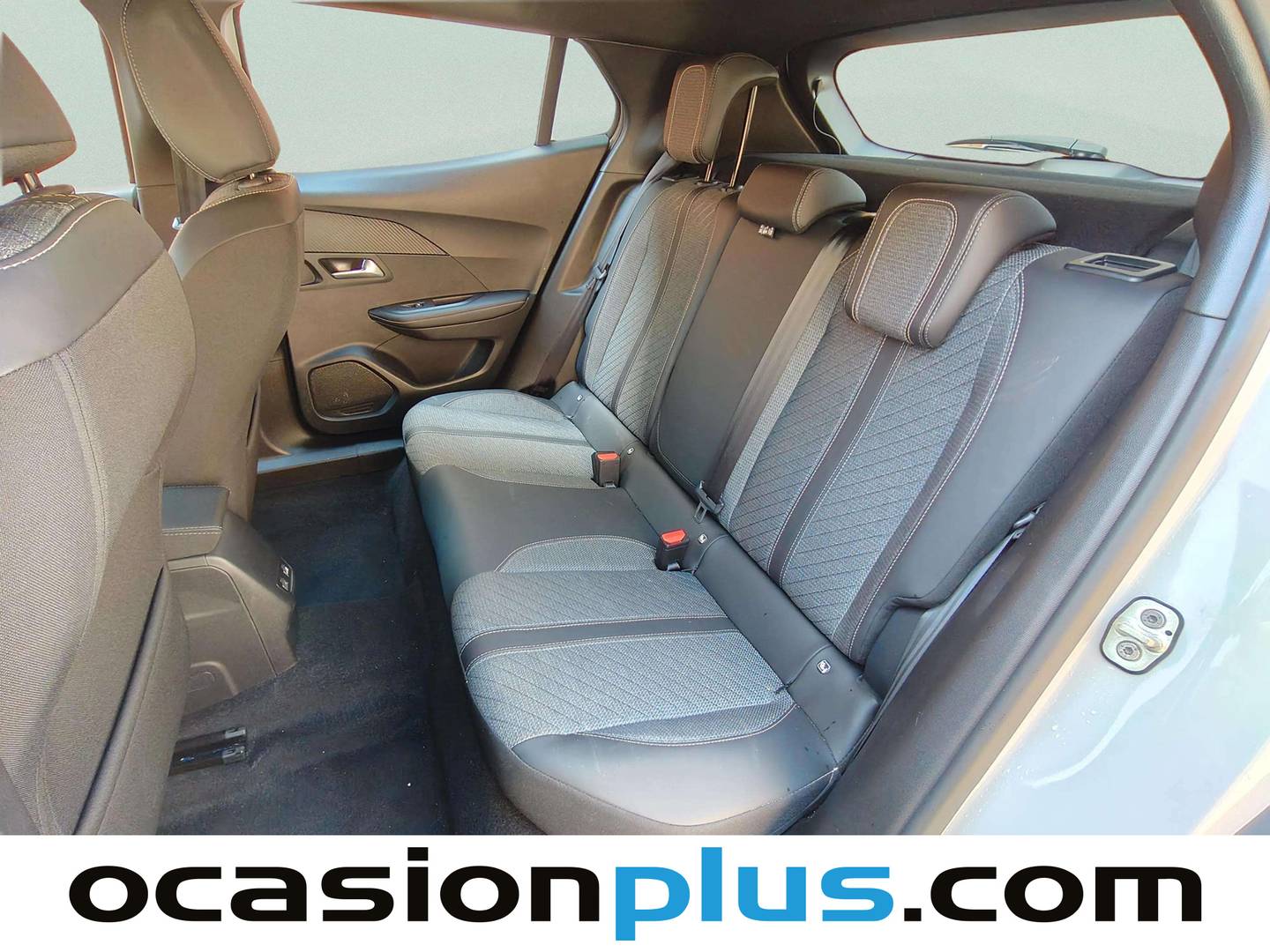 Foto asientos traseros Peugeot 2008 Peugeot 2008 Allure Hybrid eDCS6 (145 CV)