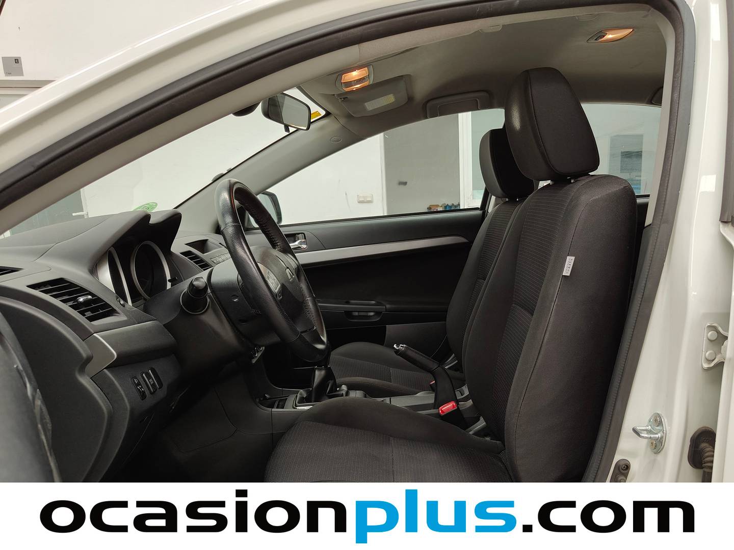 Foto asientos delanteros Mitsubishi Lancer Mitsubishi Lancer SPORTBACK 1.5 MIVEC Invite (109 CV)