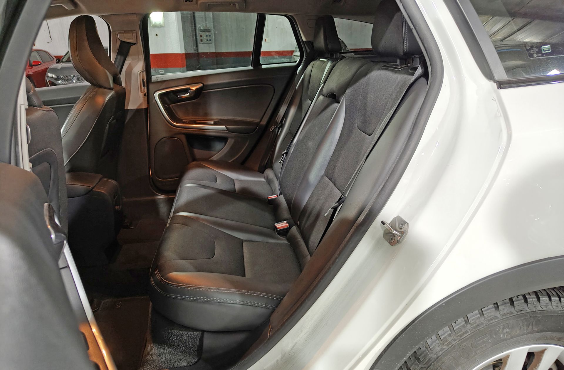 Volvo V60 Cross Country D3 Kinetic - foto 13