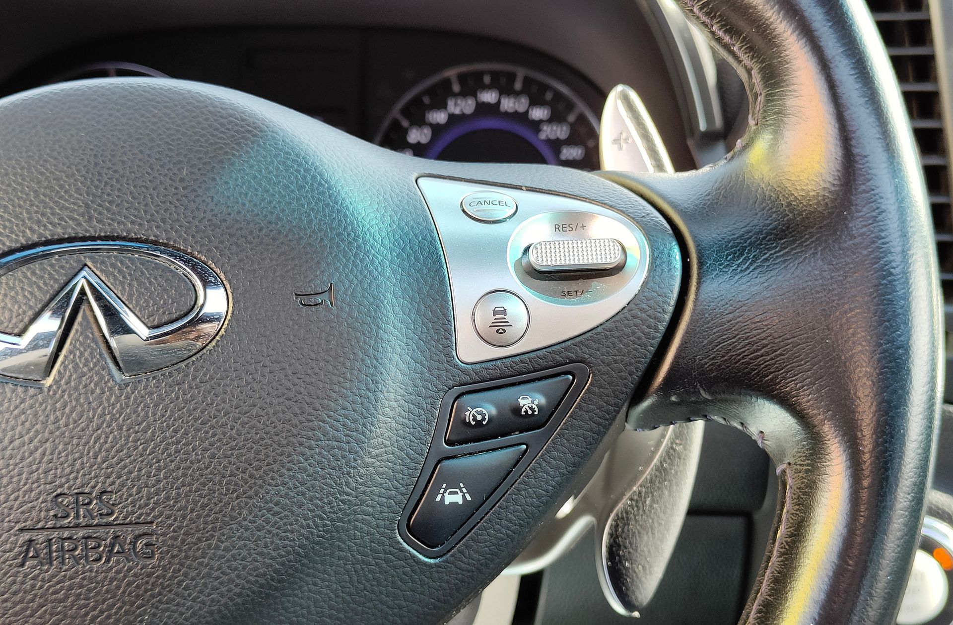 Infiniti QX70 3.0 D S Premium - foto 30