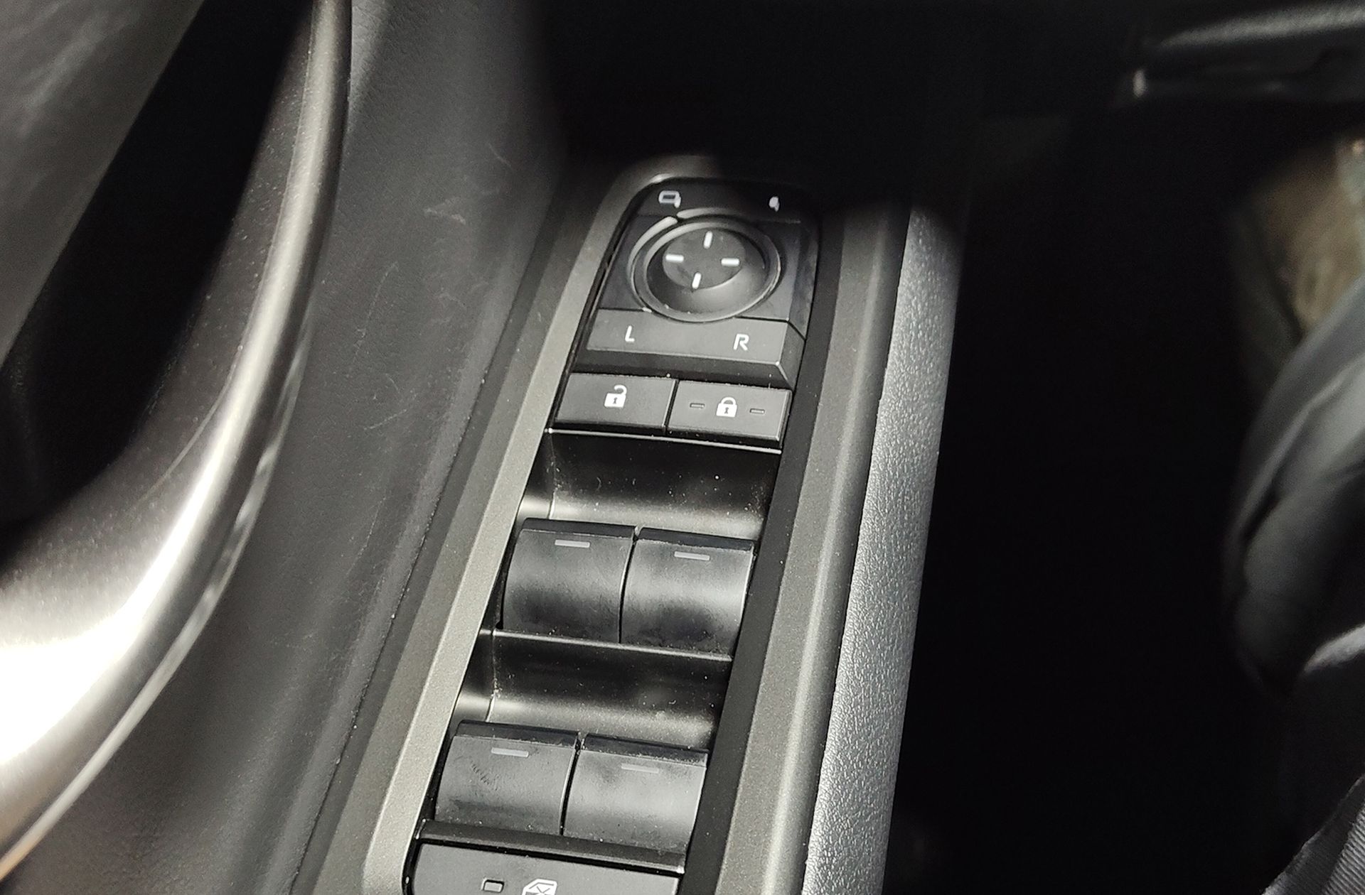 Lexus UX 300h Plus - foto 36