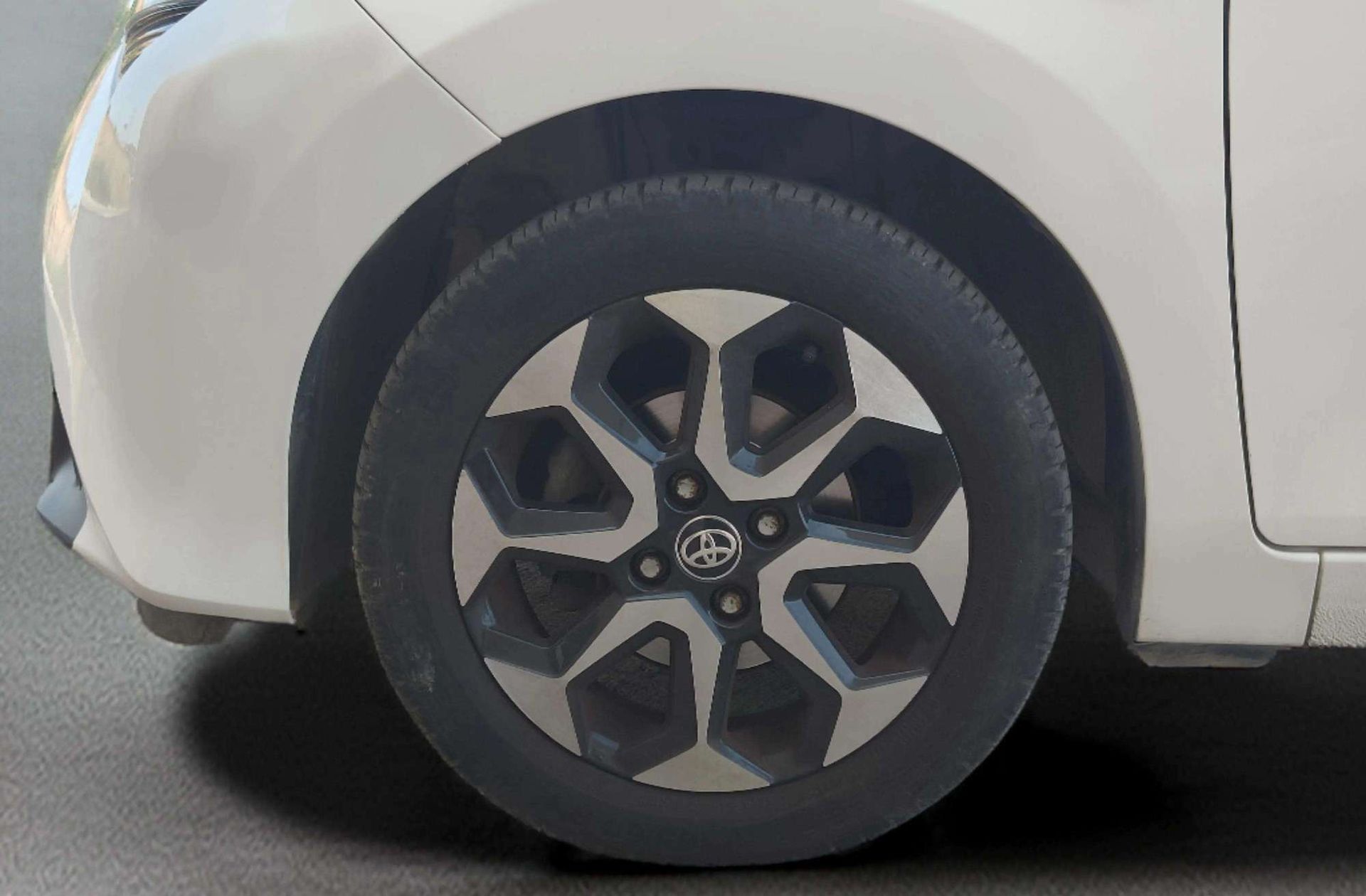 Toyota Aygo 1.0 70 x-play - foto 35