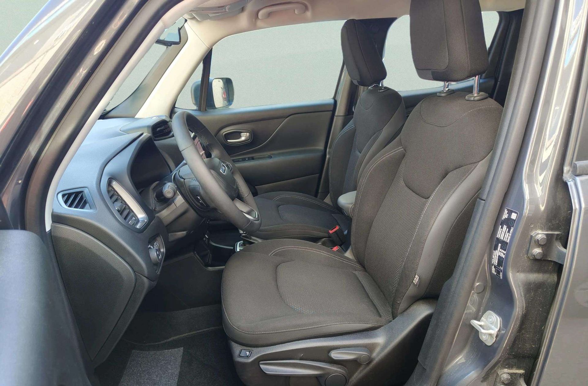 Jeep Renegade eHybrid 1.5 Limited ATX - foto 10