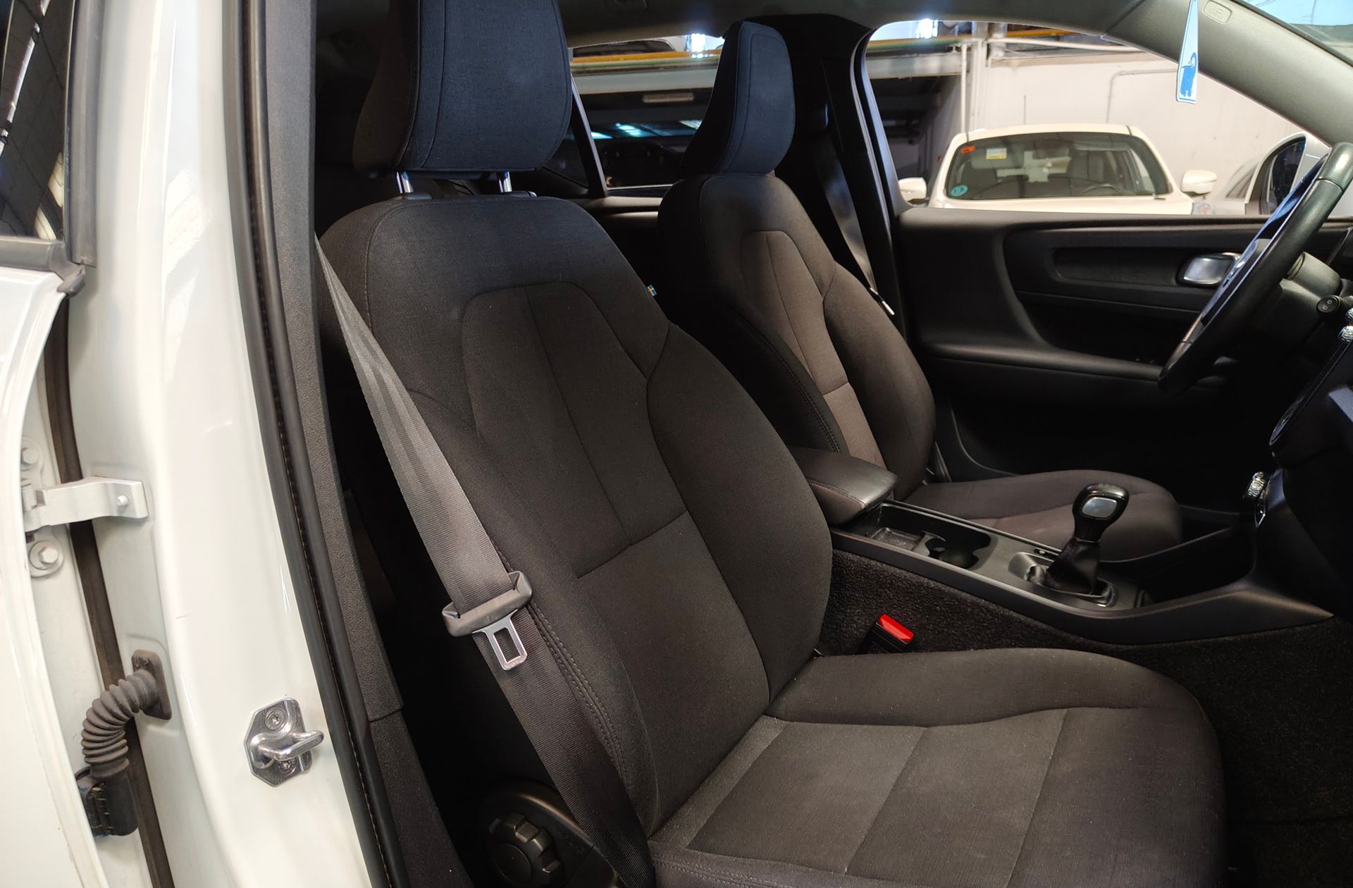 Volvo XC40 T2 Momentum Core - foto 18