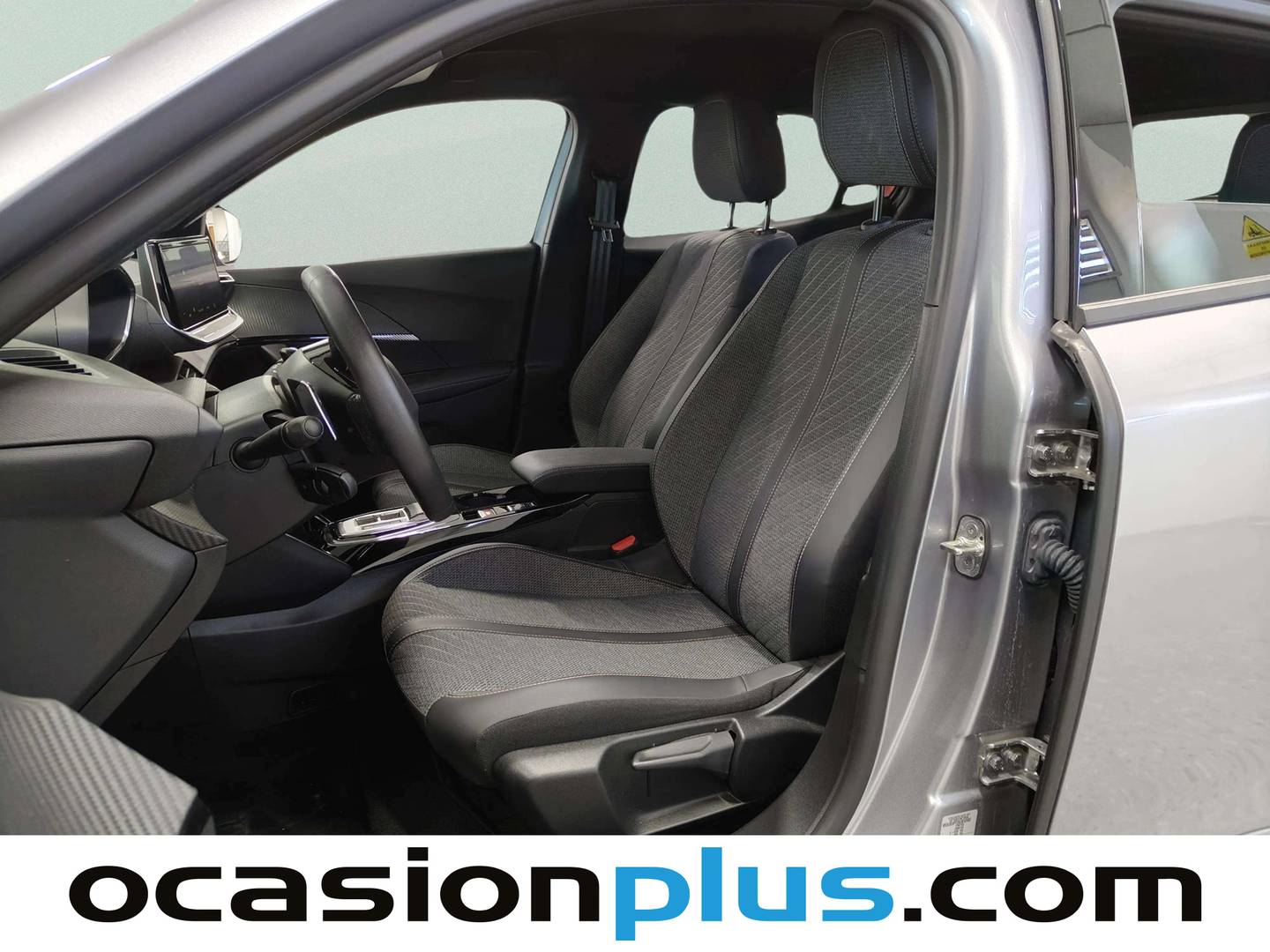 Foto Peugeot 2008 Peugeot 2008 Allure Hybrid eDCS6 (136 CV)