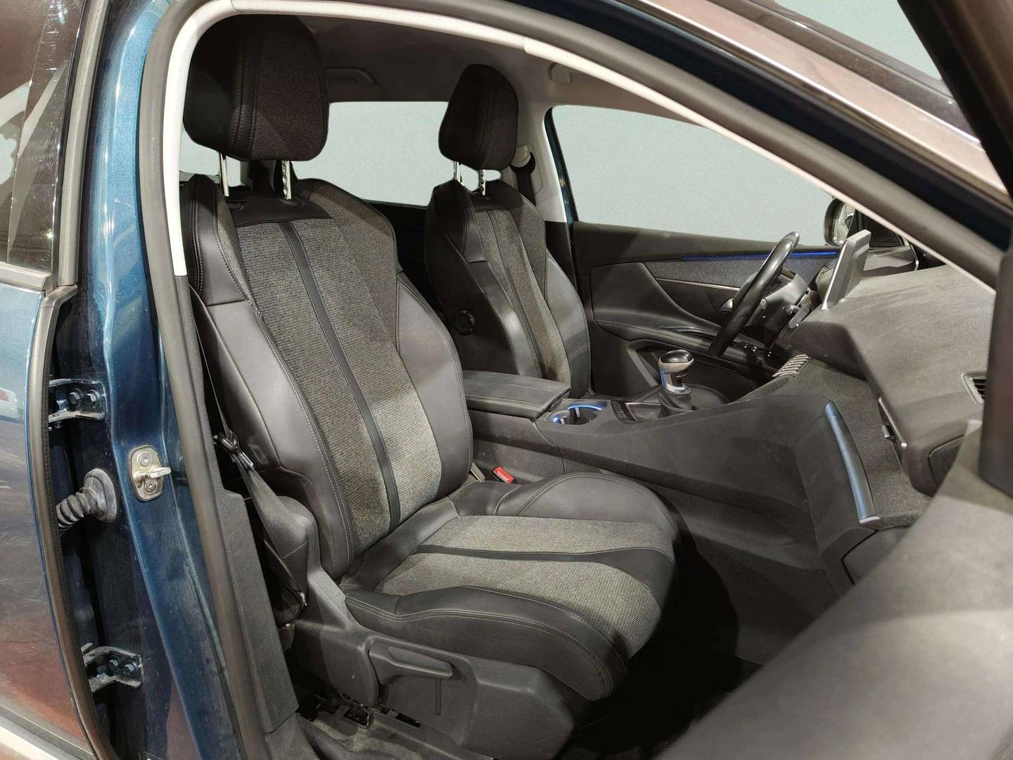 Foto Peugeot 5008 Peugeot 5008 BlueHDi 130 S&S Allure (130 CV) 7 Plazas siete plazas