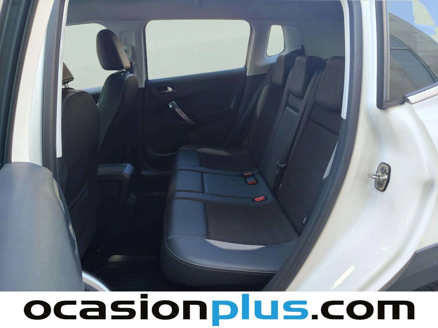 Foto asientos traseros Peugeot 2008 Peugeot 2008 BlueHDi 100 Allure (100 CV)