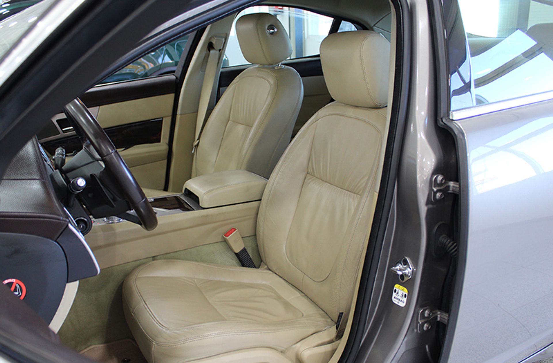 Jaguar XF 3.0 V6 Luxury - foto 9