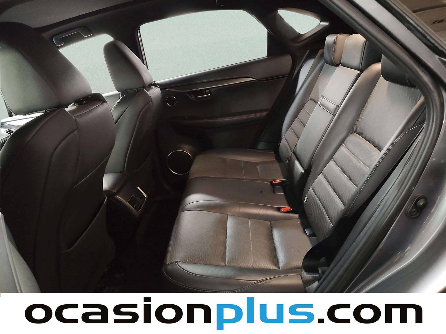Foto asientos traseros Lexus NX Lexus NX 300h F Sport 4WD (197 CV)