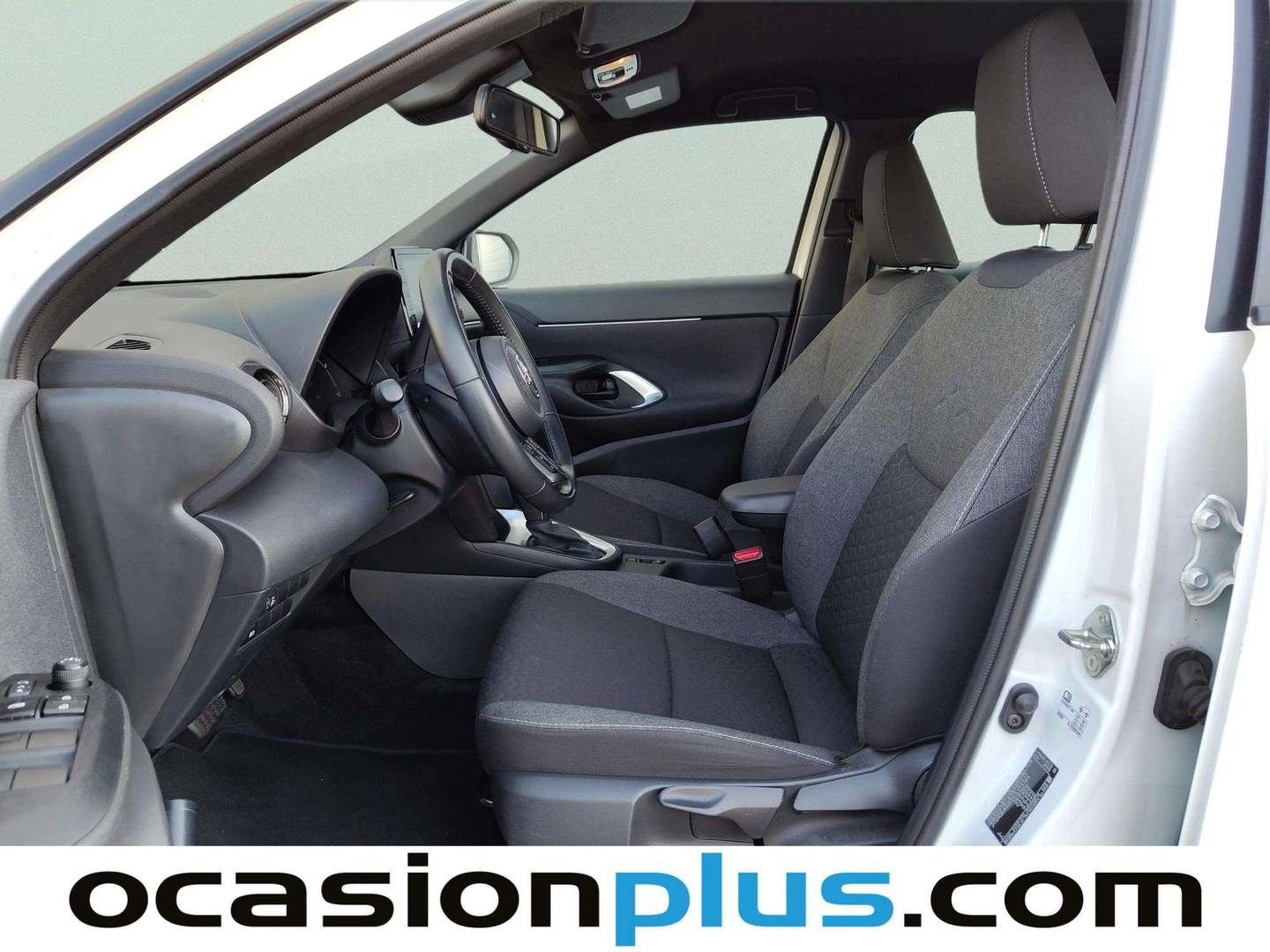 Foto asientos delanteros Toyota Yaris Cross Toyota Yaris Cross 120H Active Tech (116 CV)