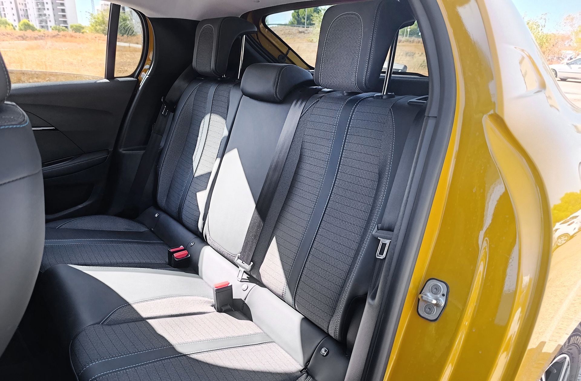 Peugeot 208 PureTech 100 Allure Pack EAT8 - foto 11