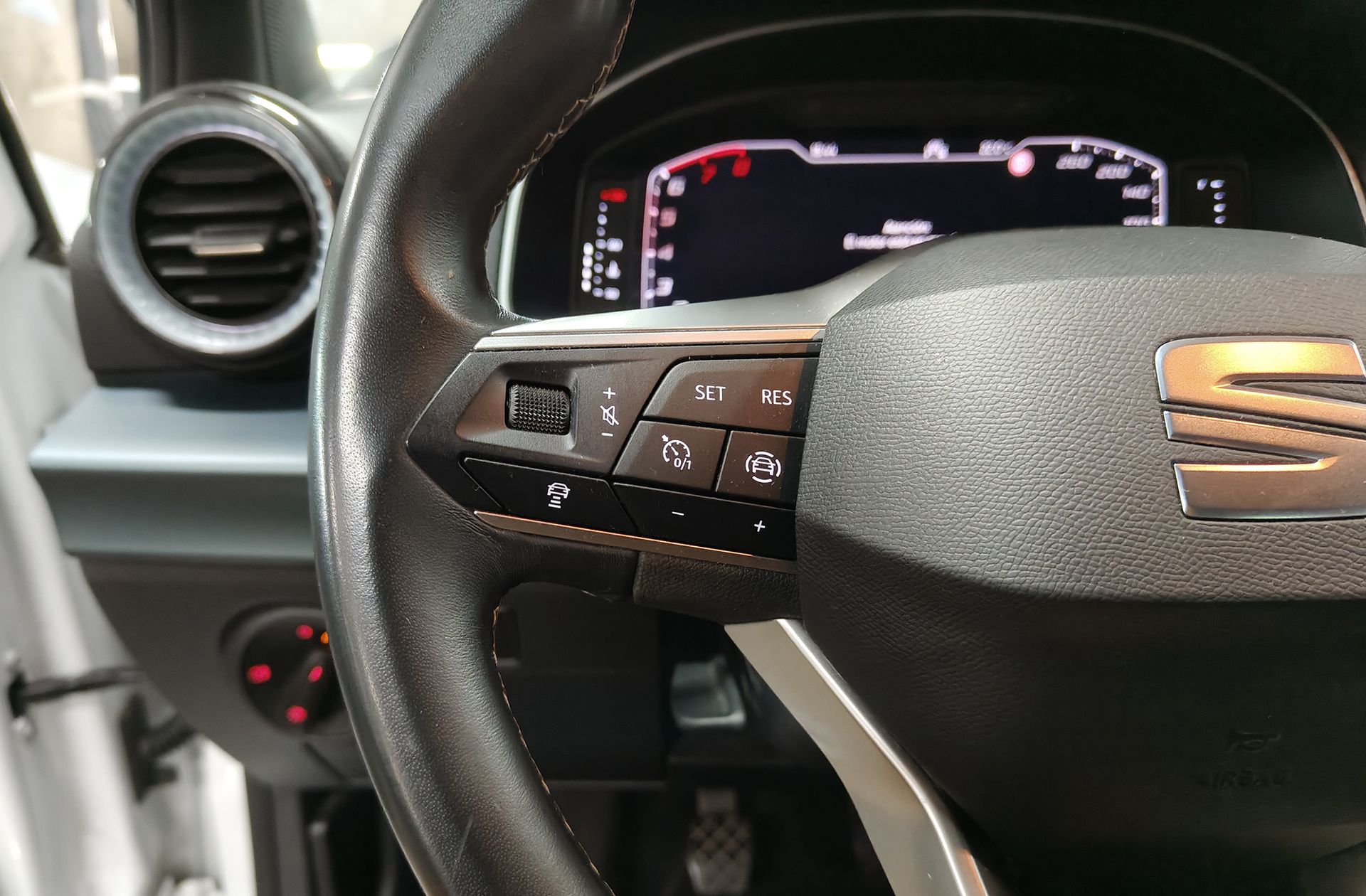 SEAT Arona 1.0 TSI Xperience XL - foto 30