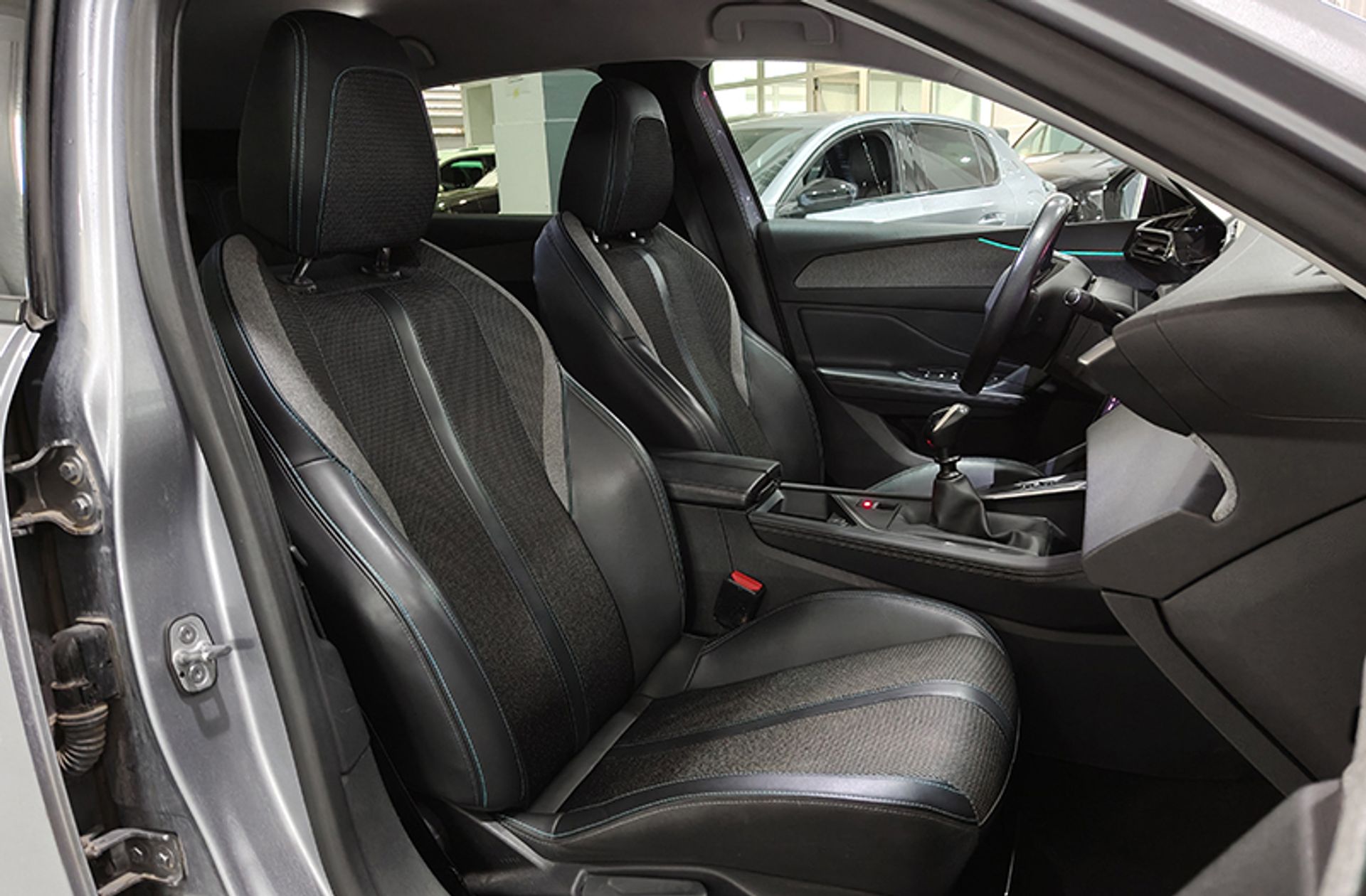 Peugeot 308 BlueHDi 130 Allure - foto 19