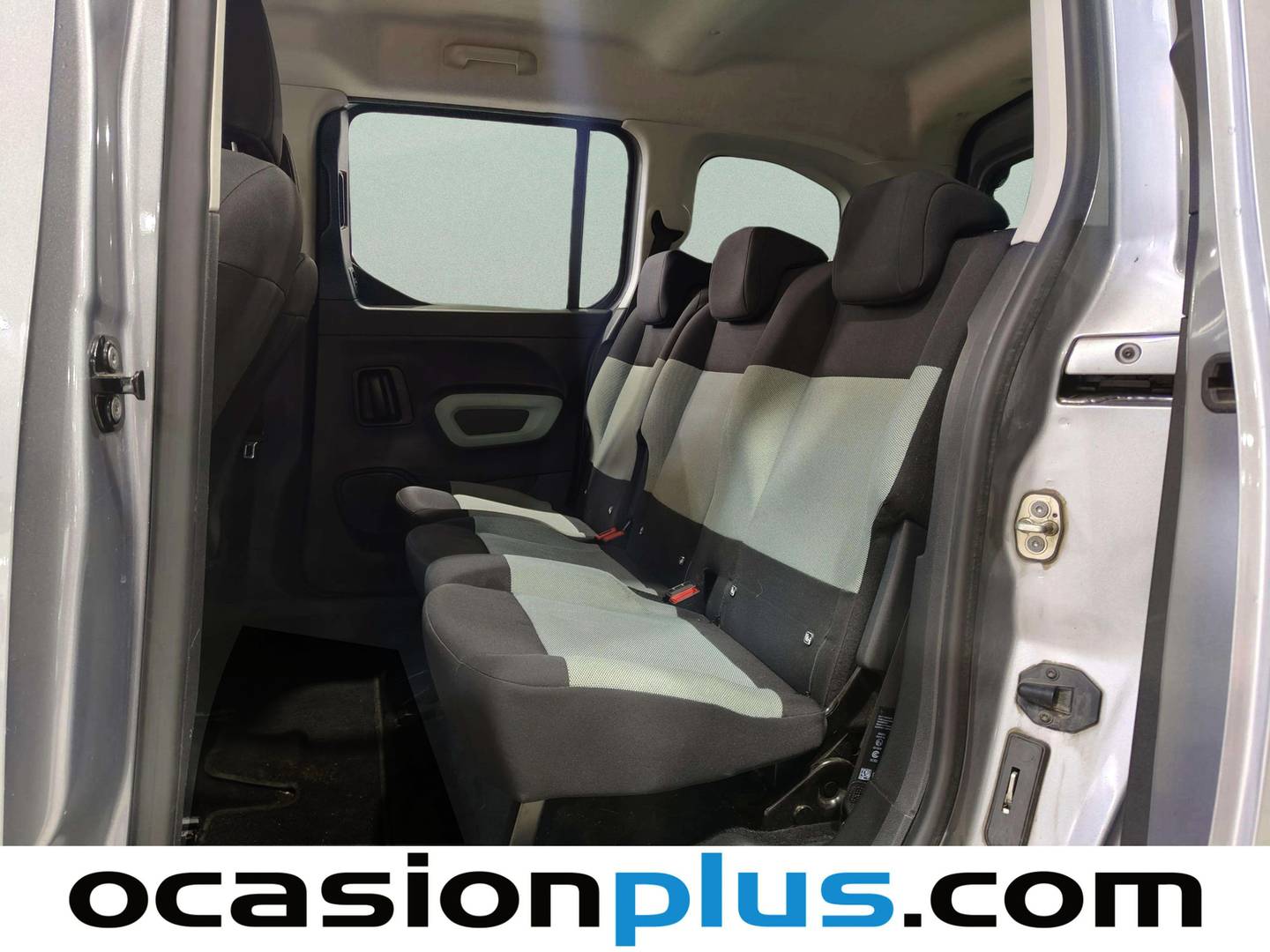 Foto asientos traseros Citroën Berlingo Citroen Berlingo BlueHDi 100 S&S Talla M 100 Años (102 CV)