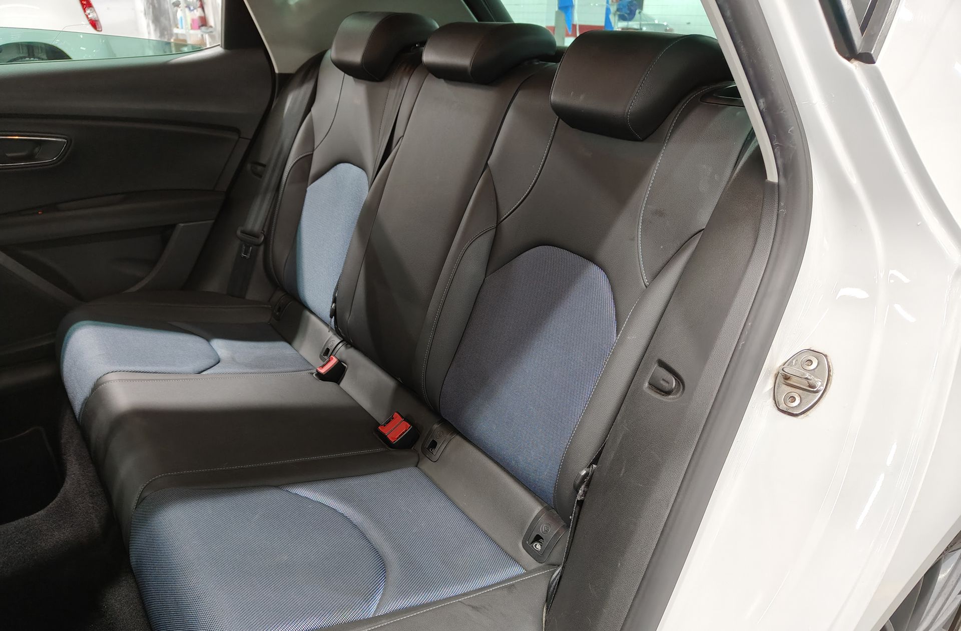SEAT León 1.6 TDI Style Connect Plus DSG - foto 11