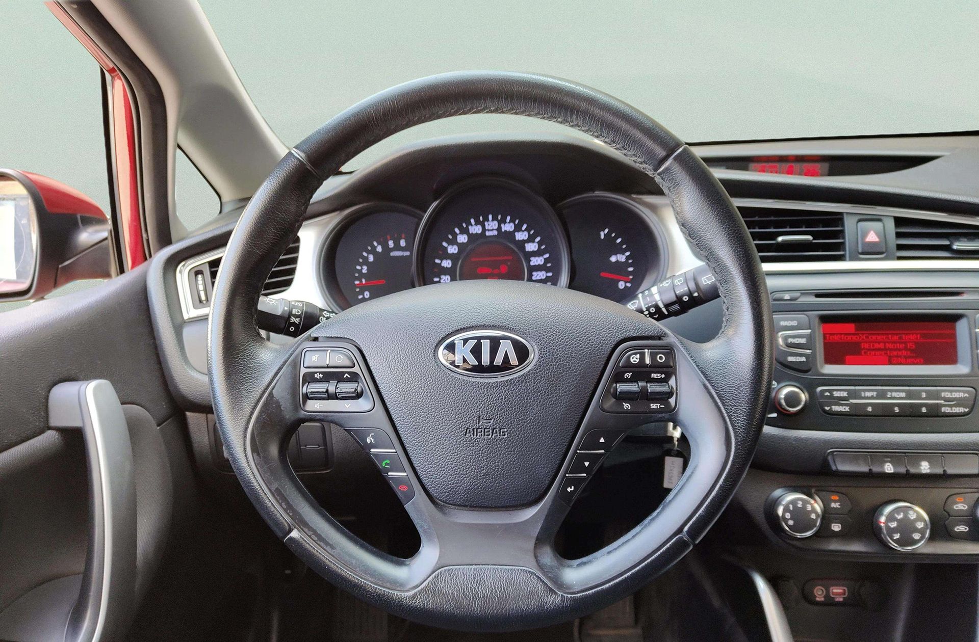Kia Ceed 1.4 CRDi WGT Concept Plus - foto 17