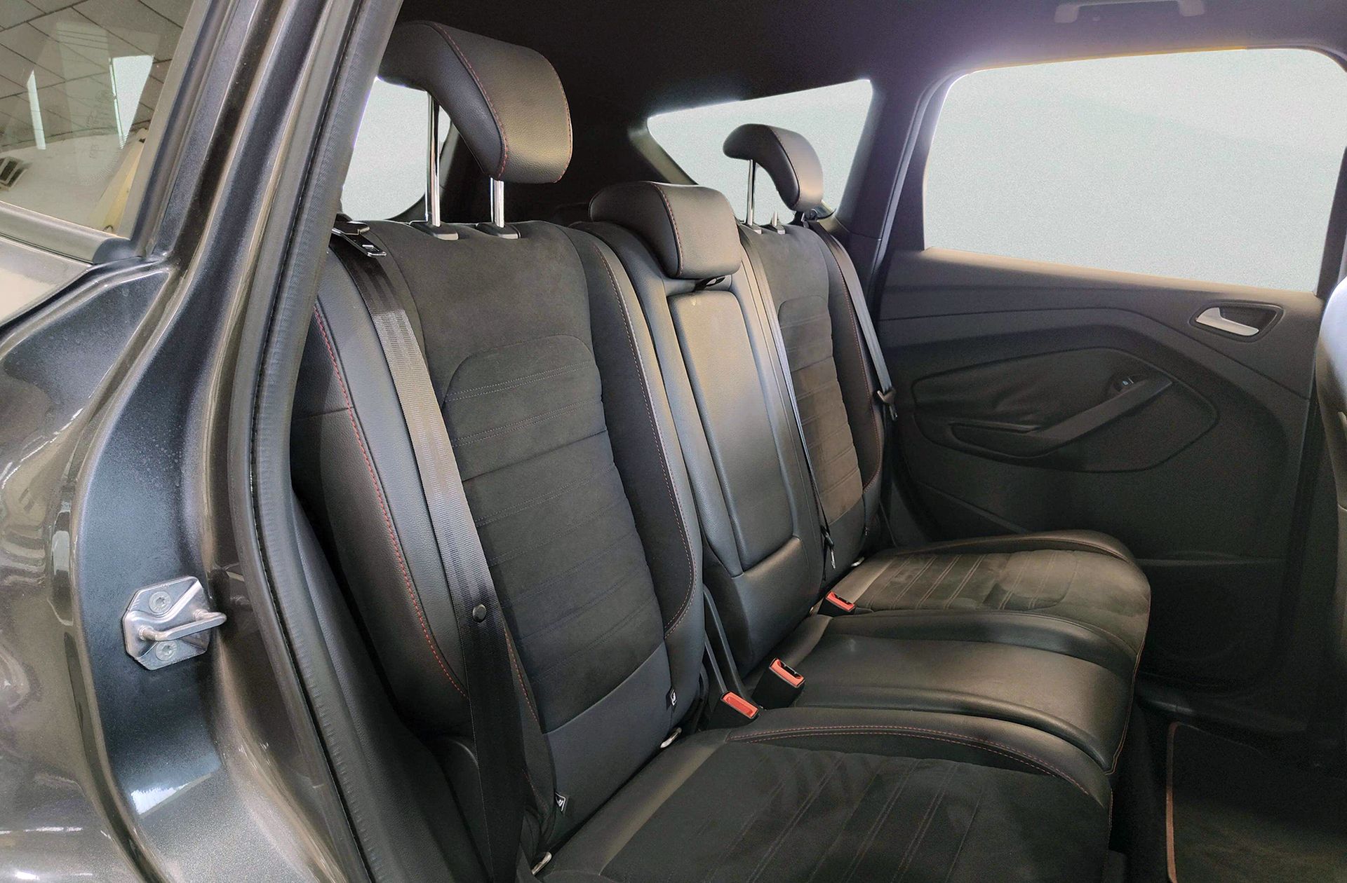 Ford Kuga 1.5 EcoBoost ST-Line 4x2 - foto 15