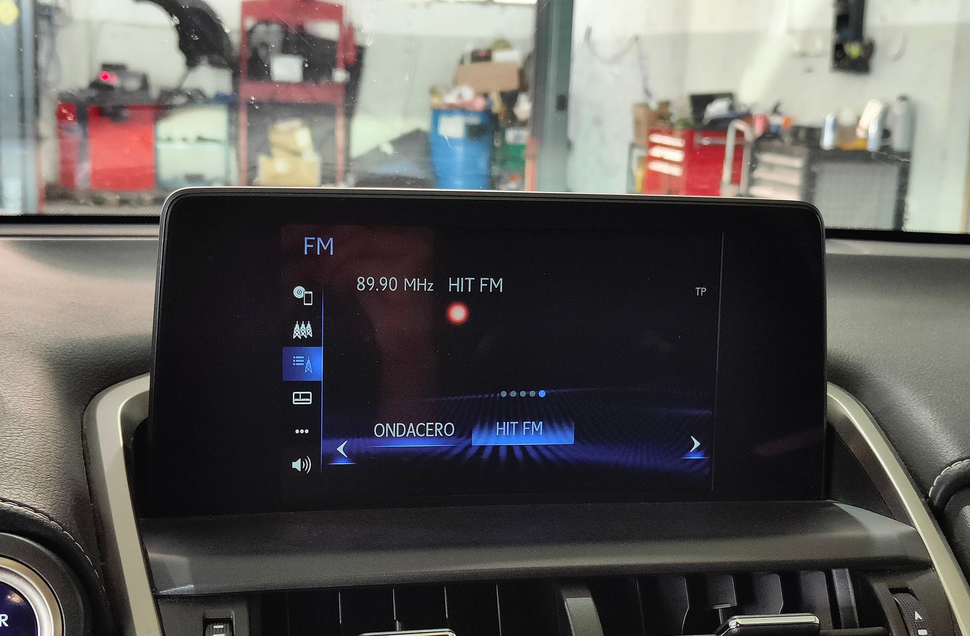Lexus NX 300h Business Navigation 2WD - foto 37