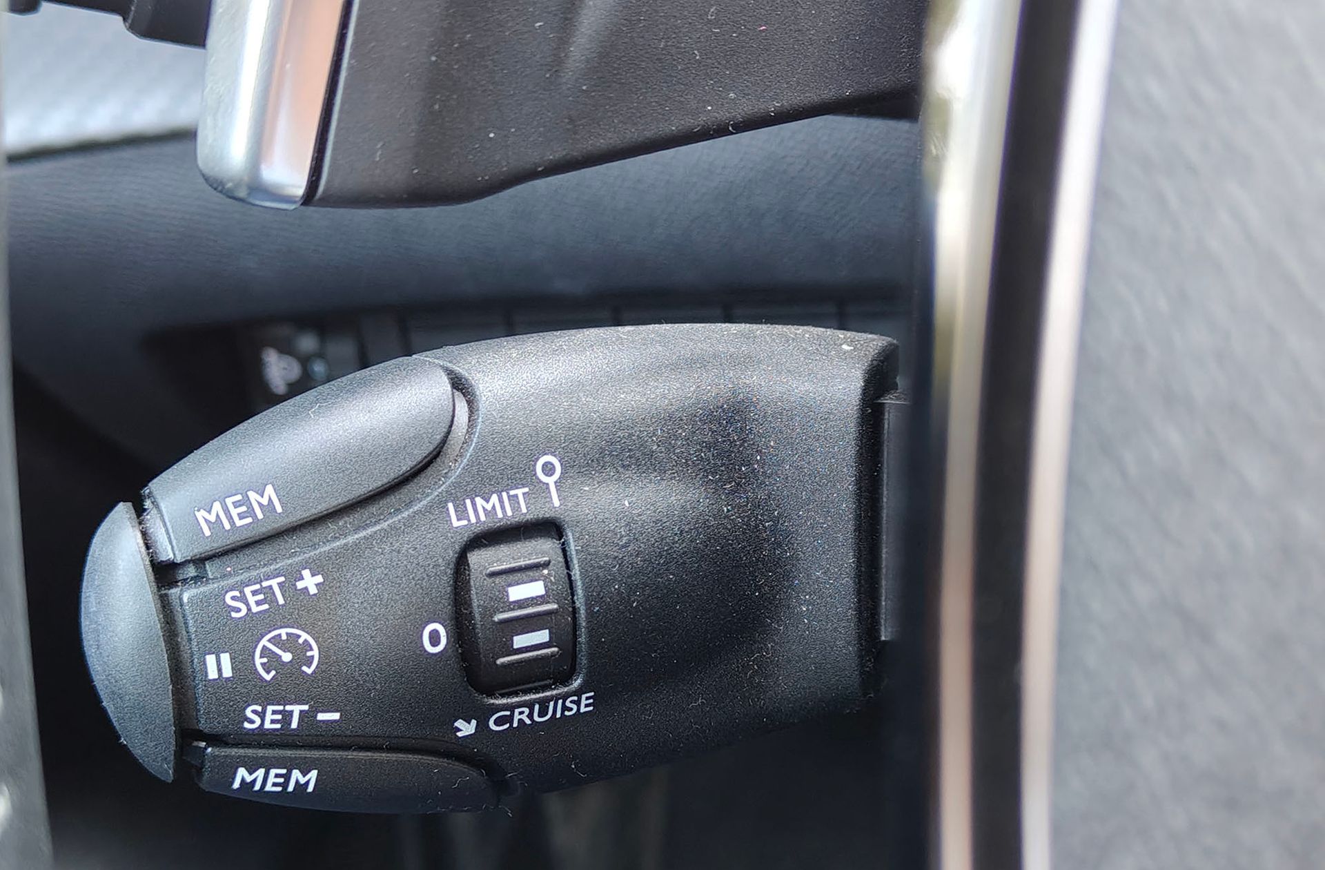 Peugeot 208 Style Hybrid 110 eDCS6 - foto 23