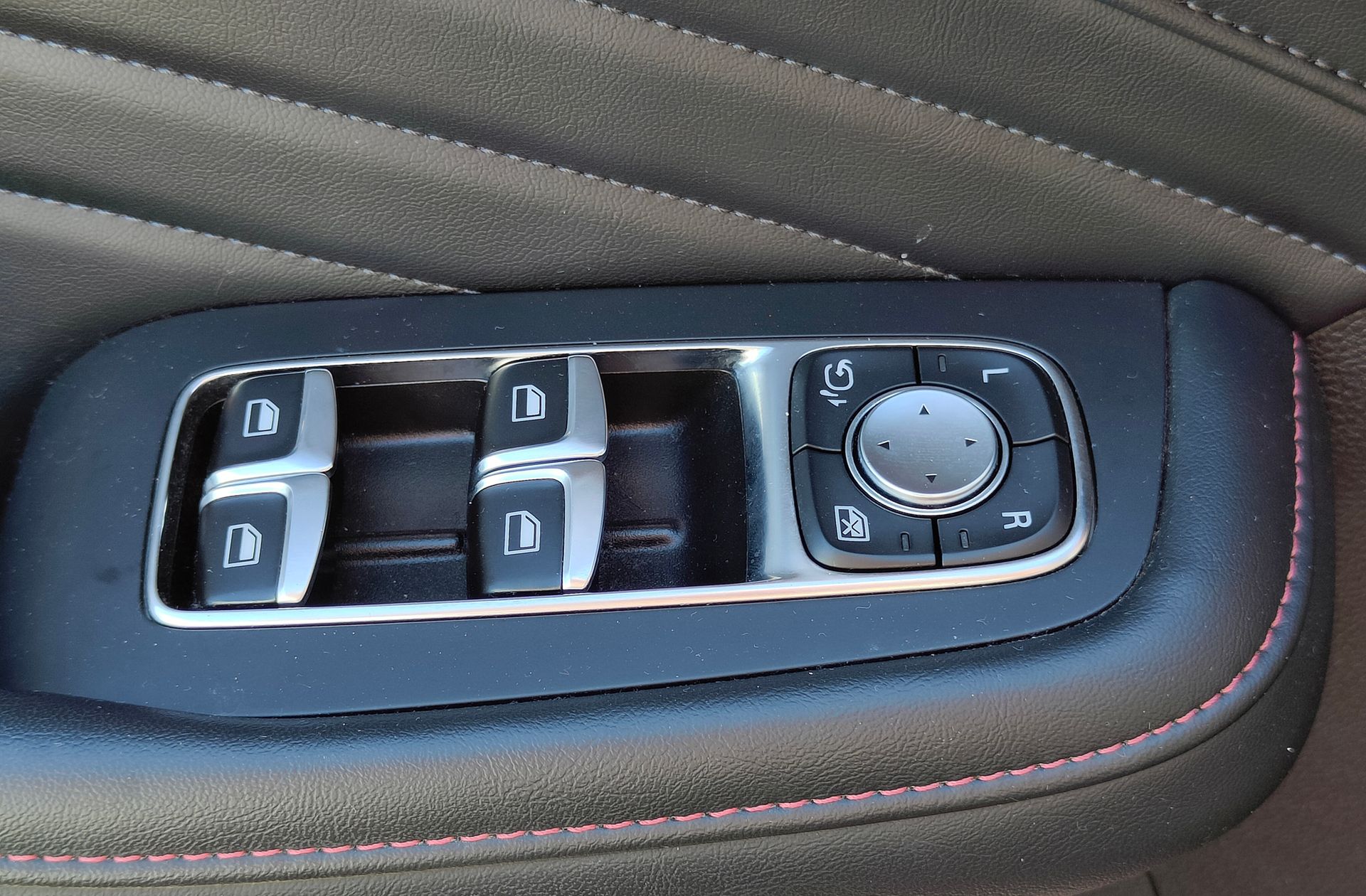 MG EHS 1.5 T-GDi PHEV Luxury - foto 23