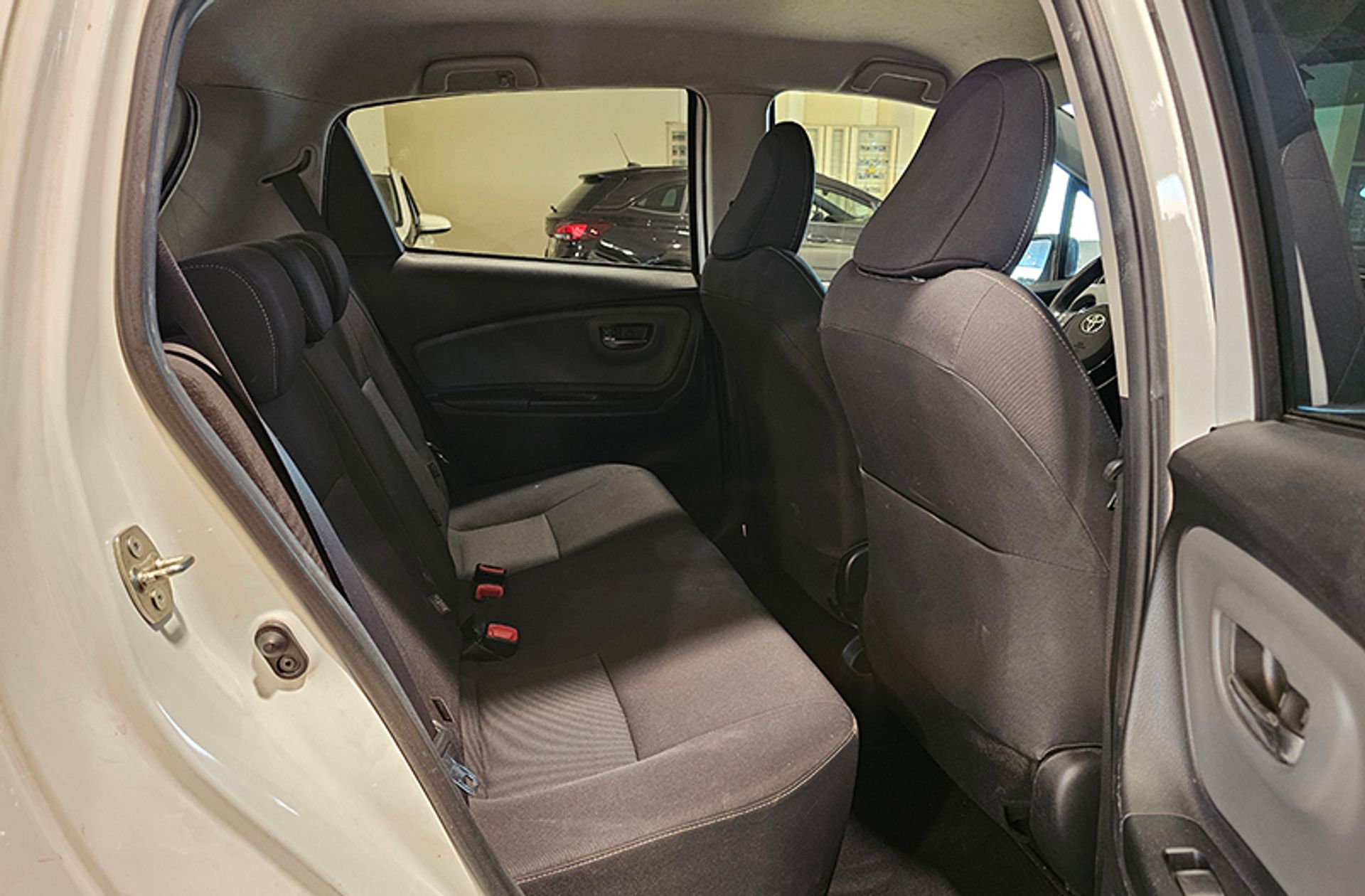 Toyota Yaris 1.3 100 Feel - foto 14
