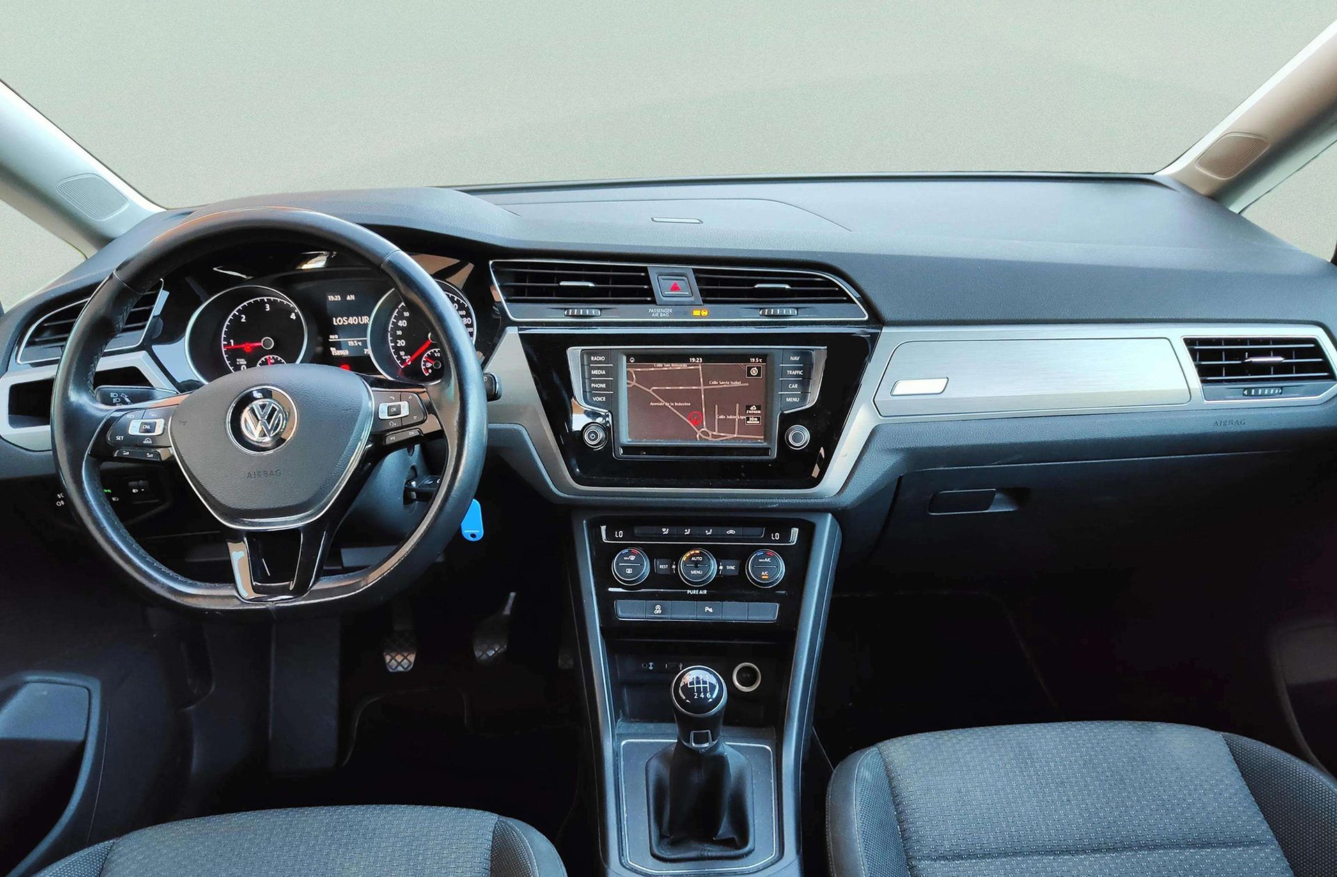 Volkswagen Touran Advance 2.0 TDI - foto 7