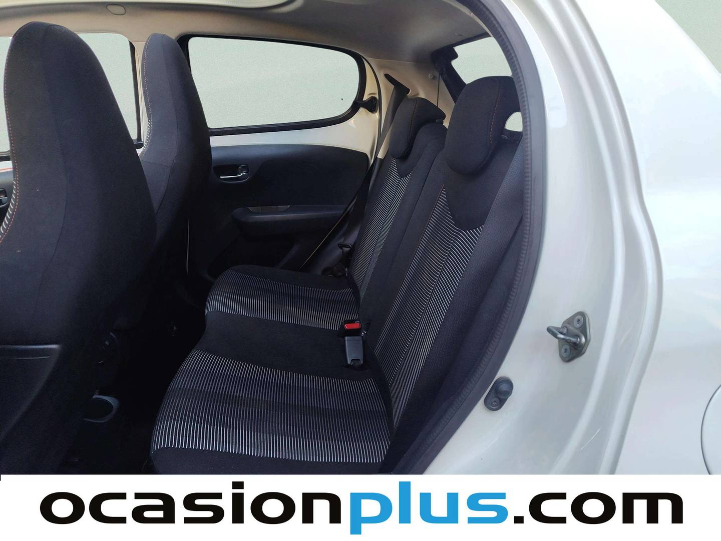Foto asientos traseros Peugeot 108 Peugeot 108 1.2 PureTech Roland Garros Top! (82 CV)