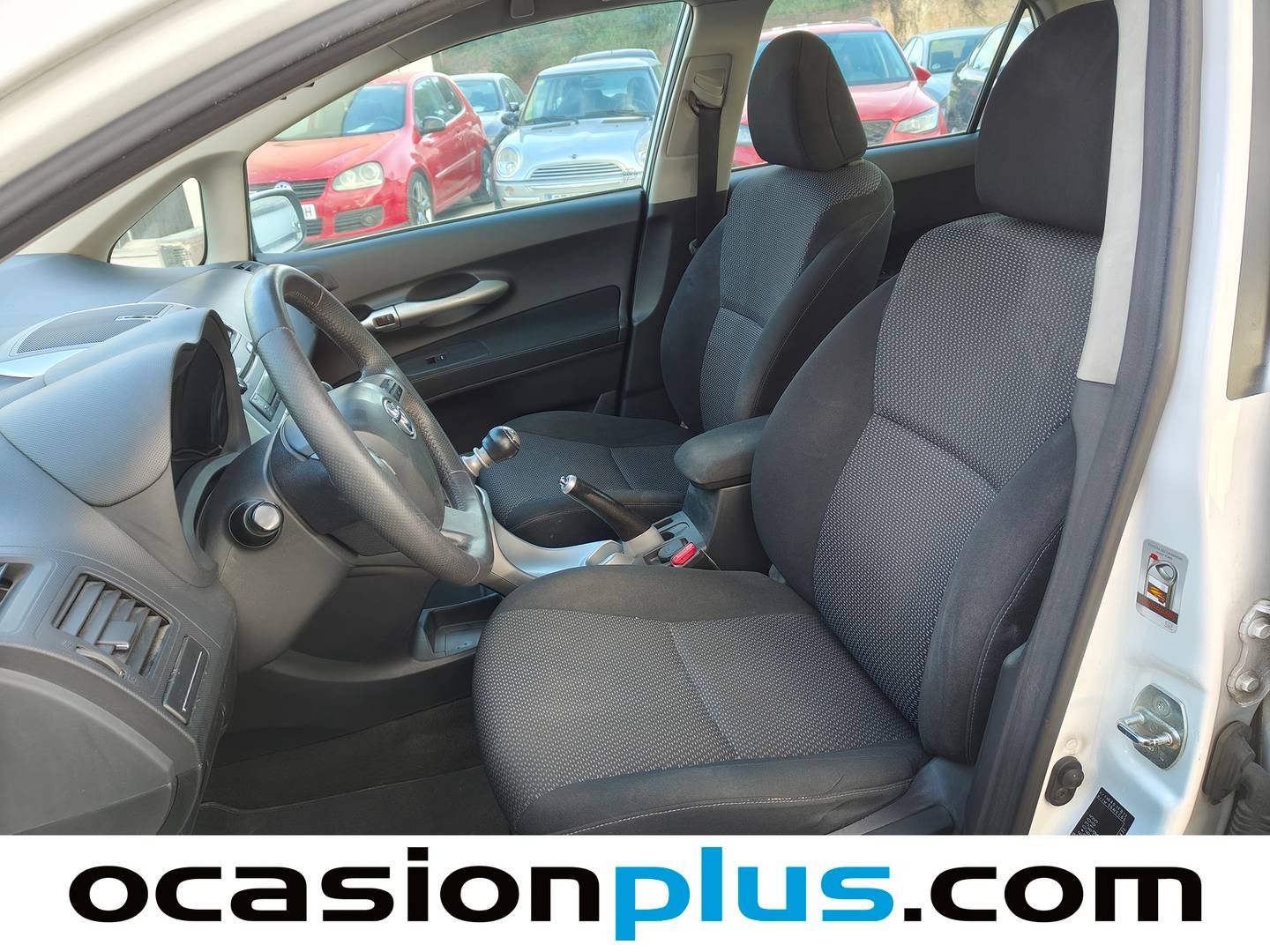 Foto asientos delanteros Toyota Auris Toyota Auris 1.4 D-4D Live (90 CV)