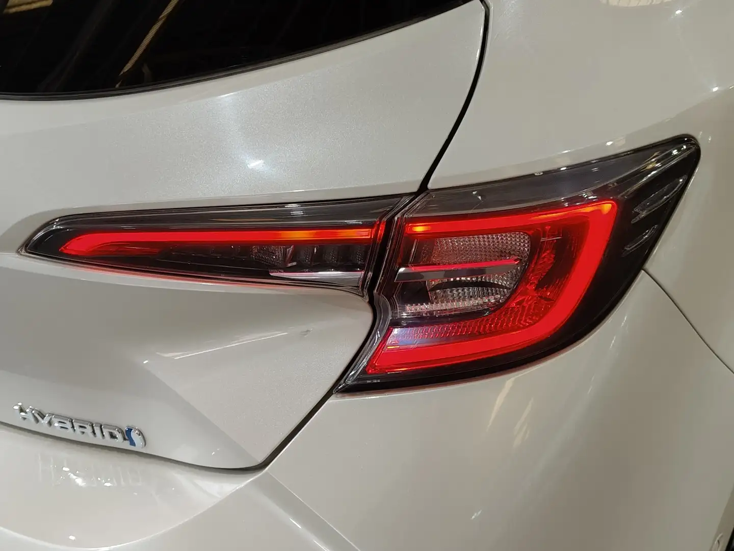 Foto Toyota Corolla Toyota Corolla 180H Advance E-CVT (180 CV)