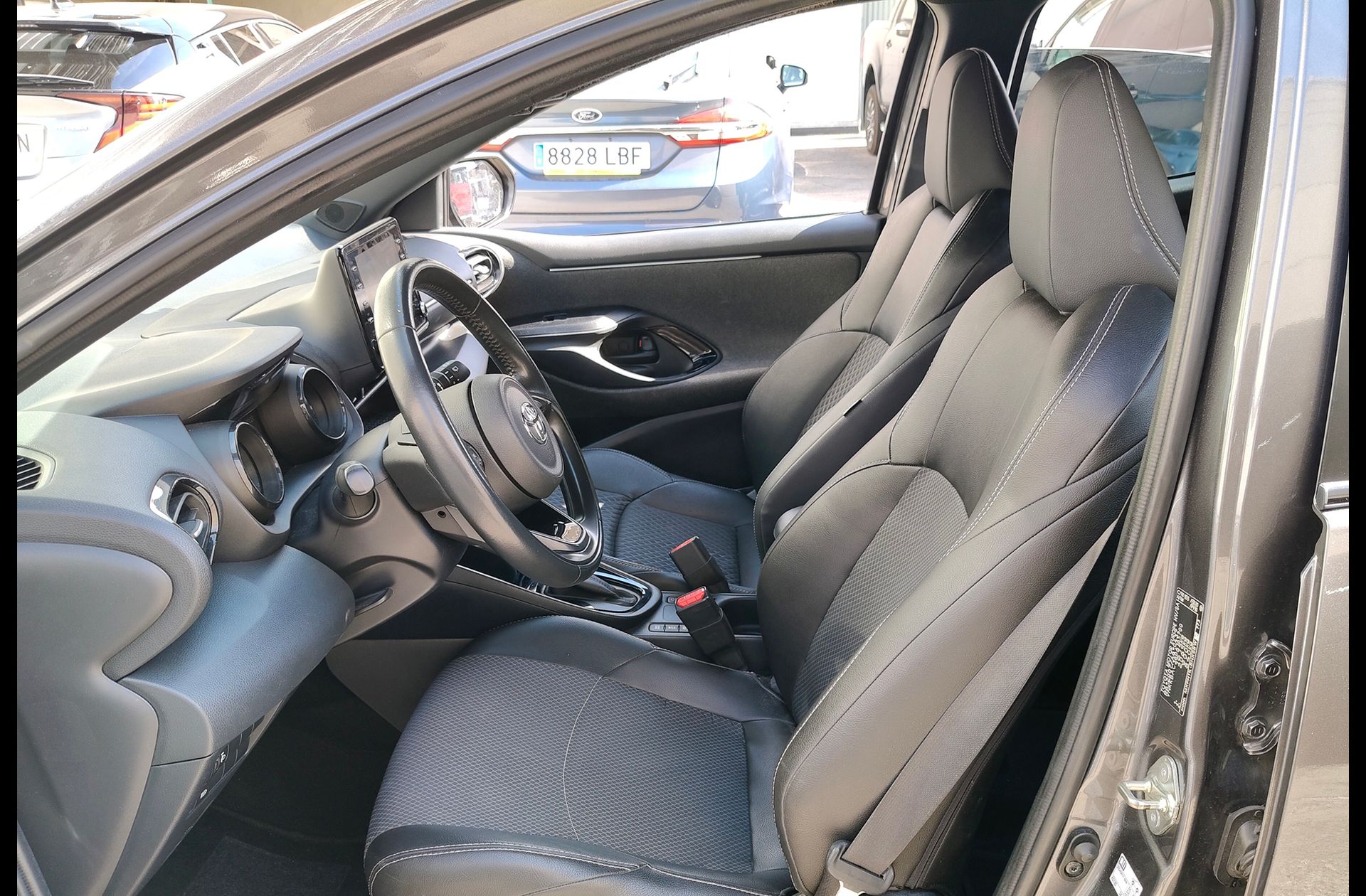 Toyota Yaris 120H Style - foto 9