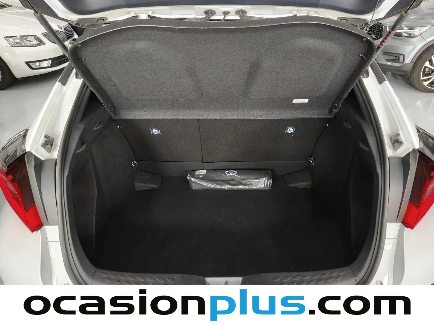 Foto Toyota C-HR Toyota C-HR 1.8 125H Advance (122 CV)