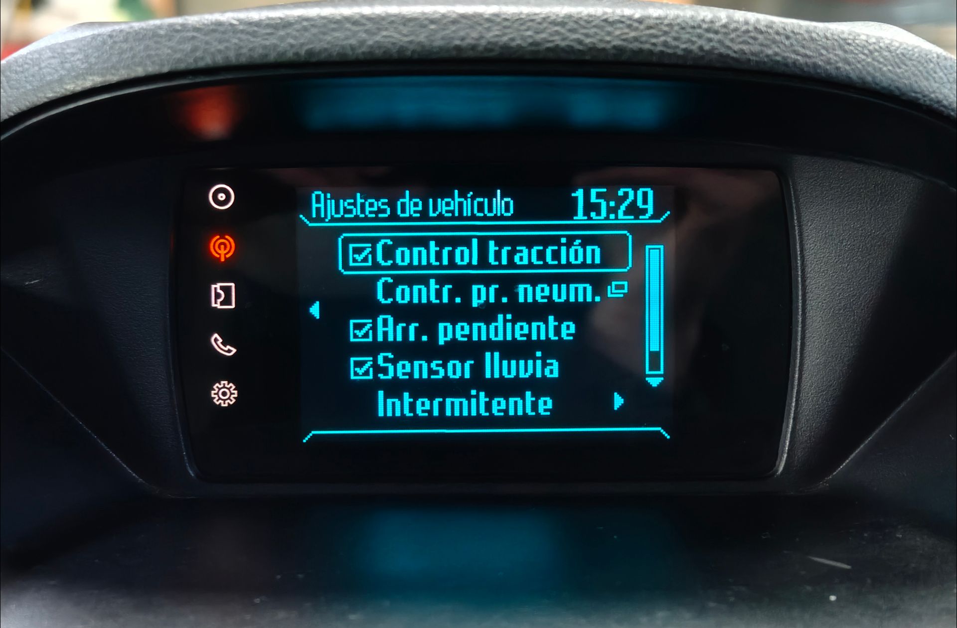 Ford Tourneo Courier 1.0 EcoBoost Titanium - foto 8