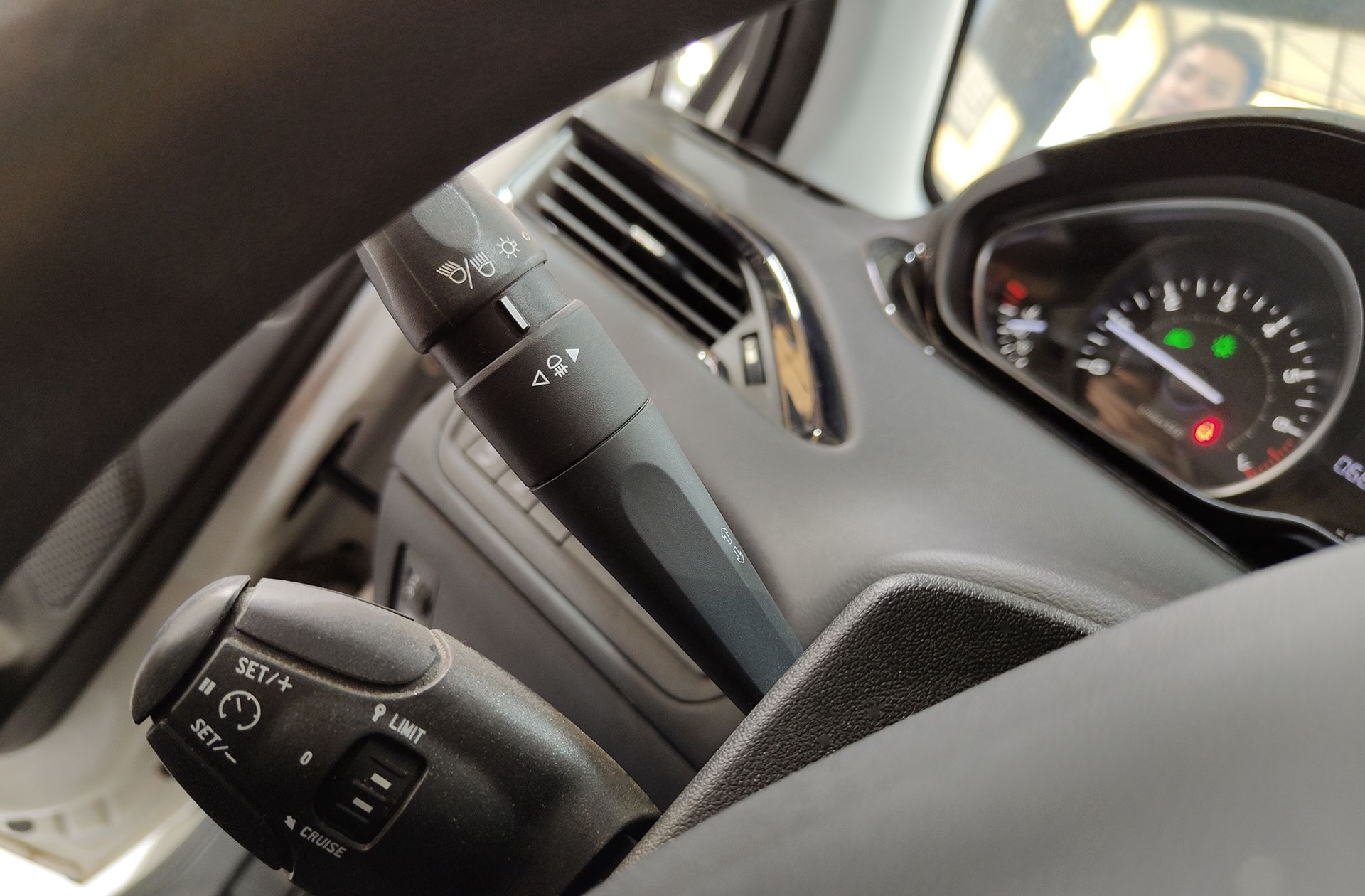 Peugeot 208 1.2 PureTech Active - foto 29