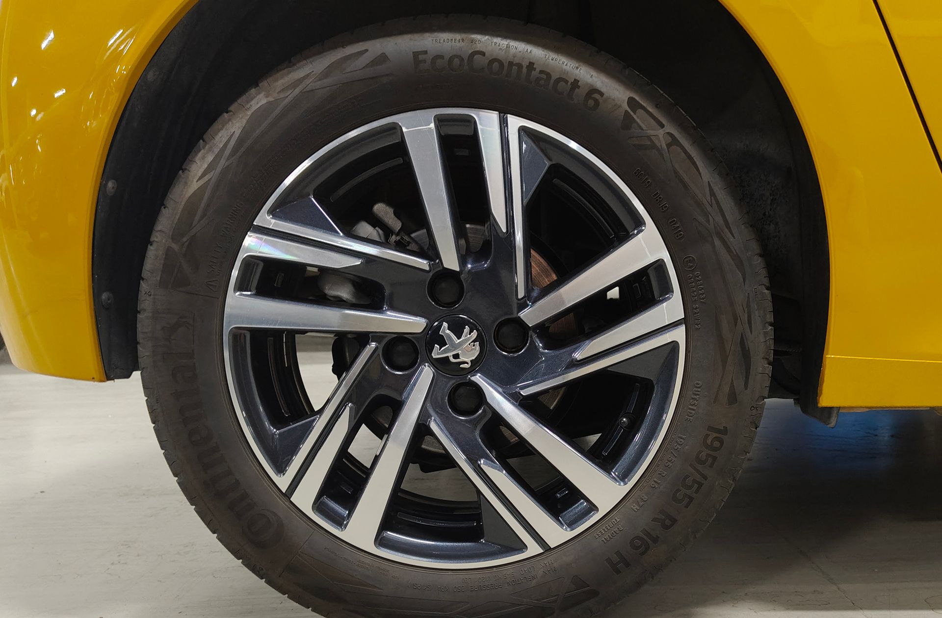 Peugeot 208 BlueHDi 100 Allure Pack - foto 40