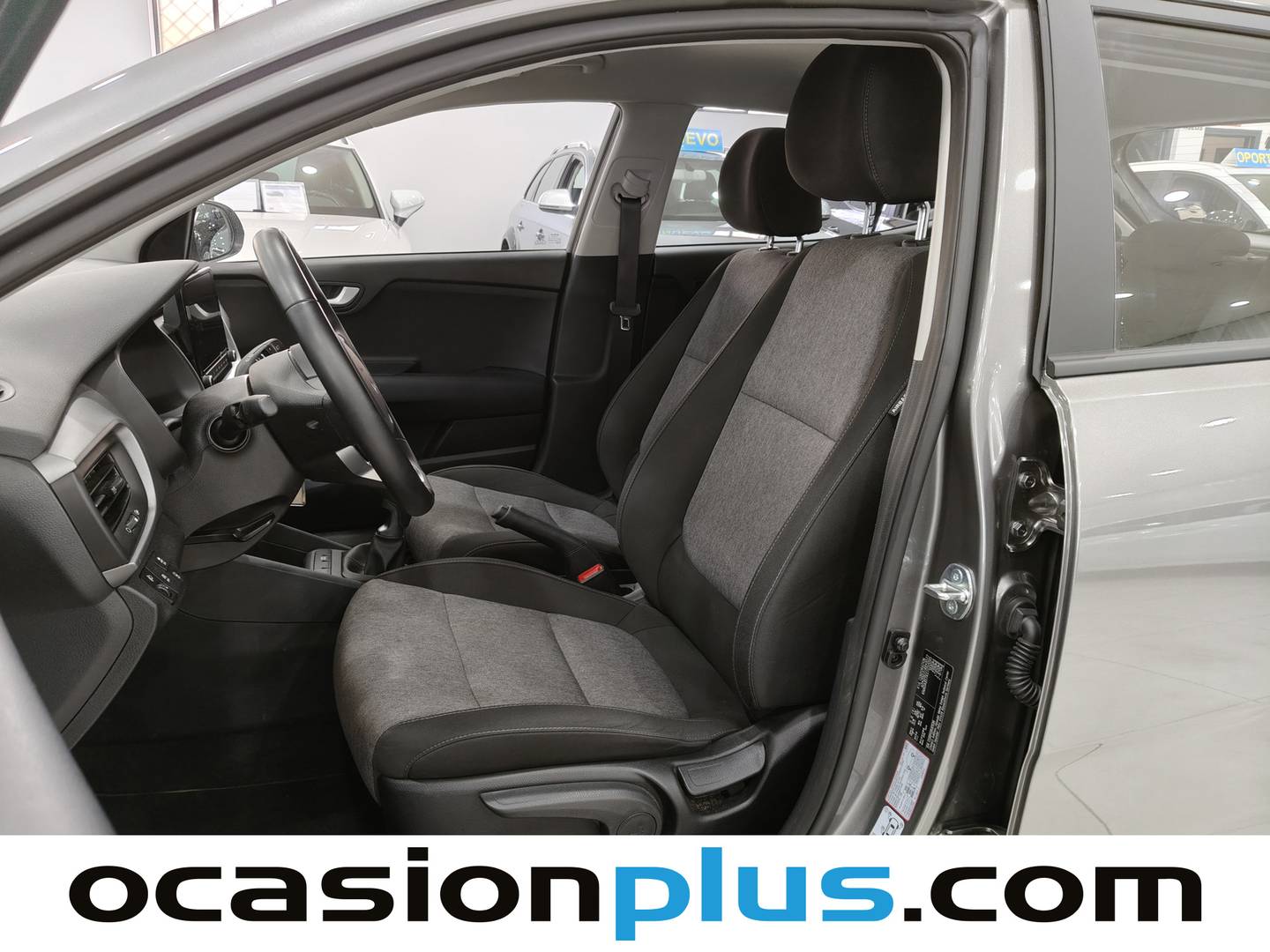 Foto asientos delanteros KIA Stonic KIA Stonic 1.0 T-GDi MHEV MT Concept (100 CV)
