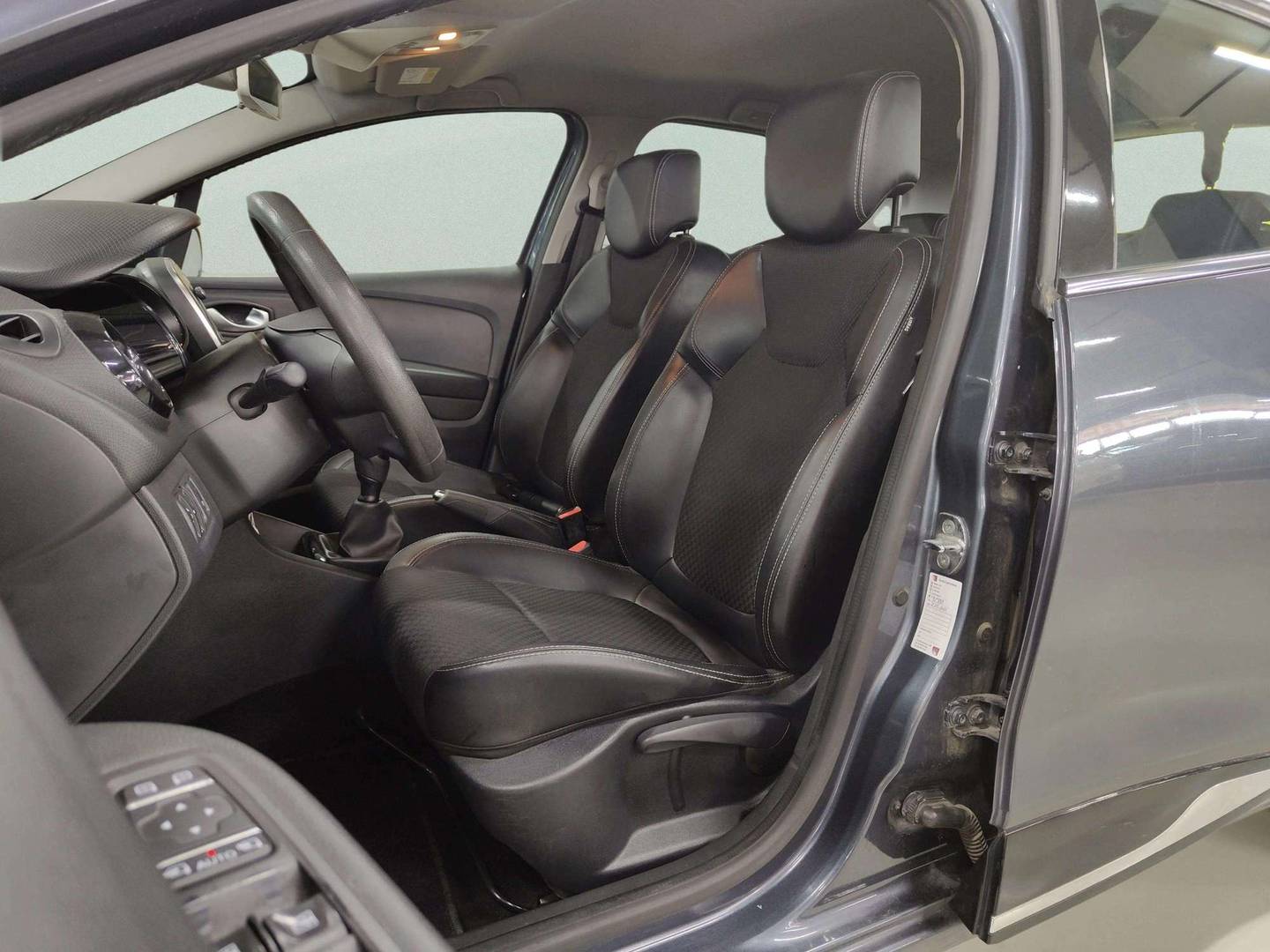 Foto asientos delanteros Renault Clio Renault Clio Zen TCe (90 CV)