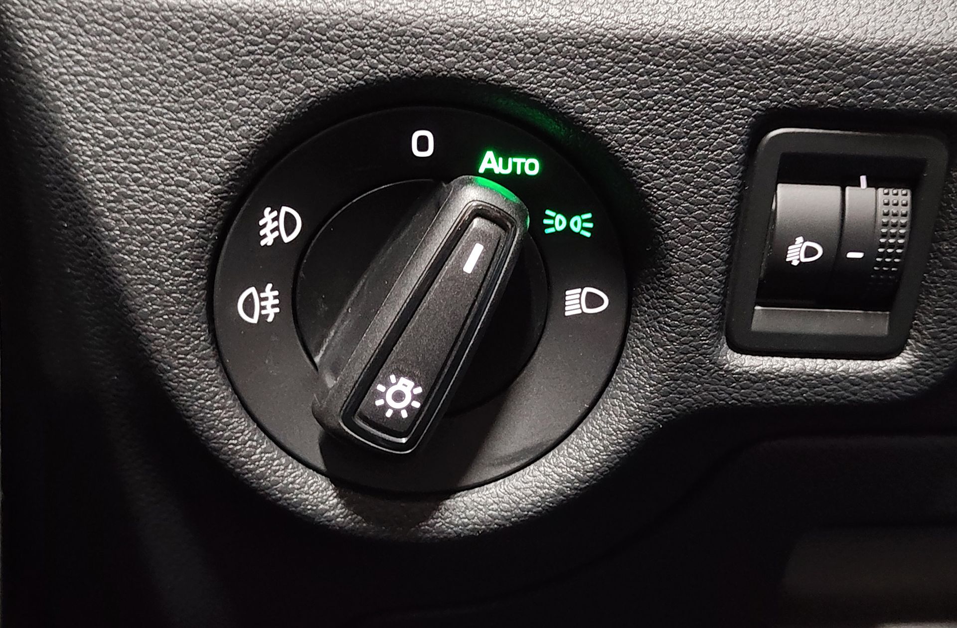 Škoda Kamiq 1.0 TSI Selection DSG - foto 26