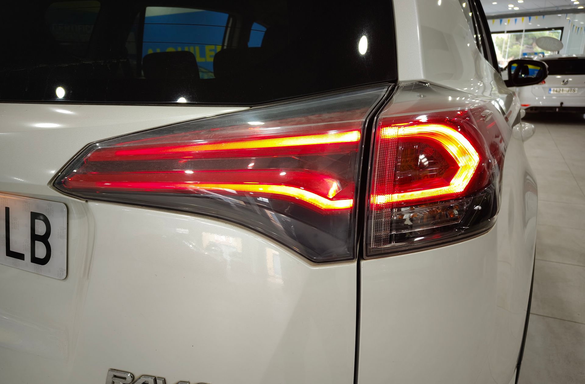 Toyota RAV4 150D 2WD Advance - foto 14