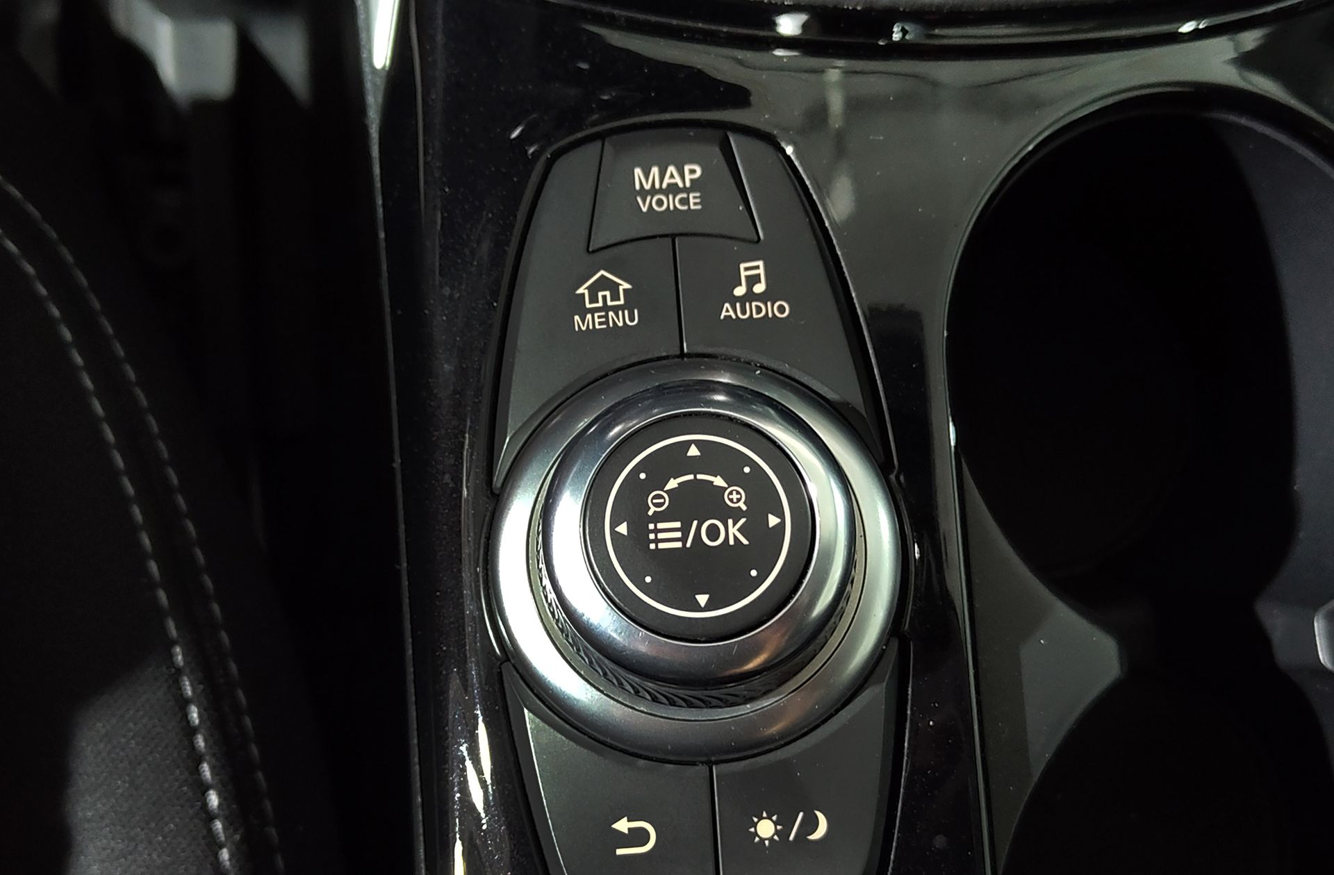 Infiniti Q30 1.6T Premium - foto 40