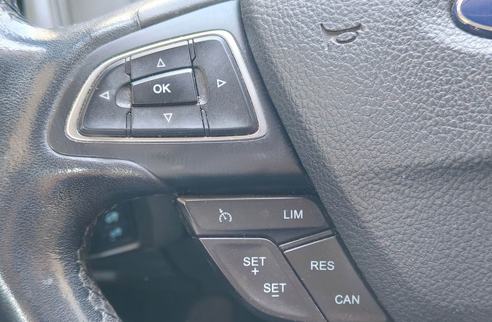 Ford Focus SportBreak 1.0 EcoBoost Business - foto 29