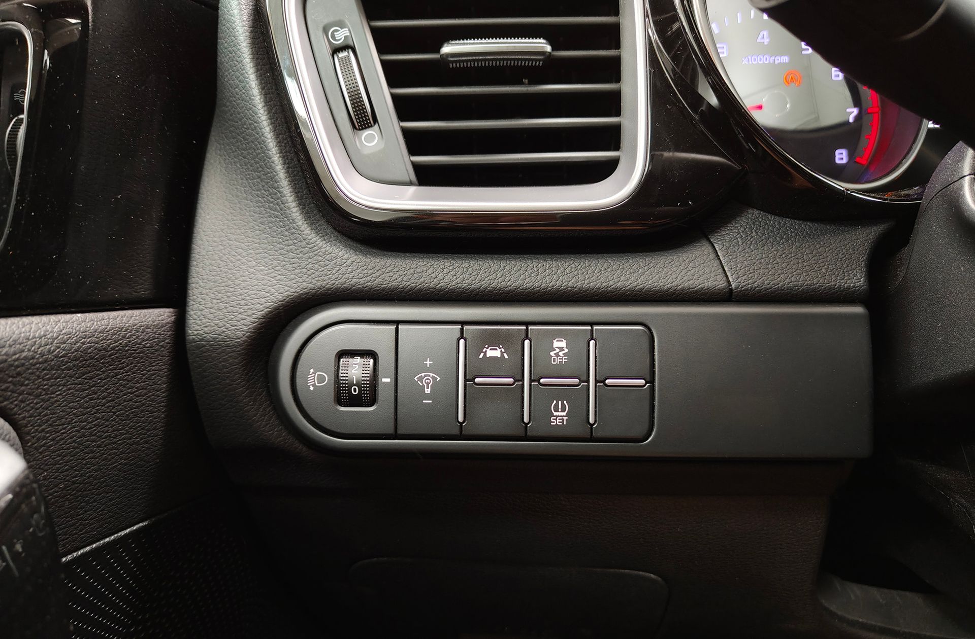 Kia XCeed 1.5 MHEV iMT Tech - foto 12