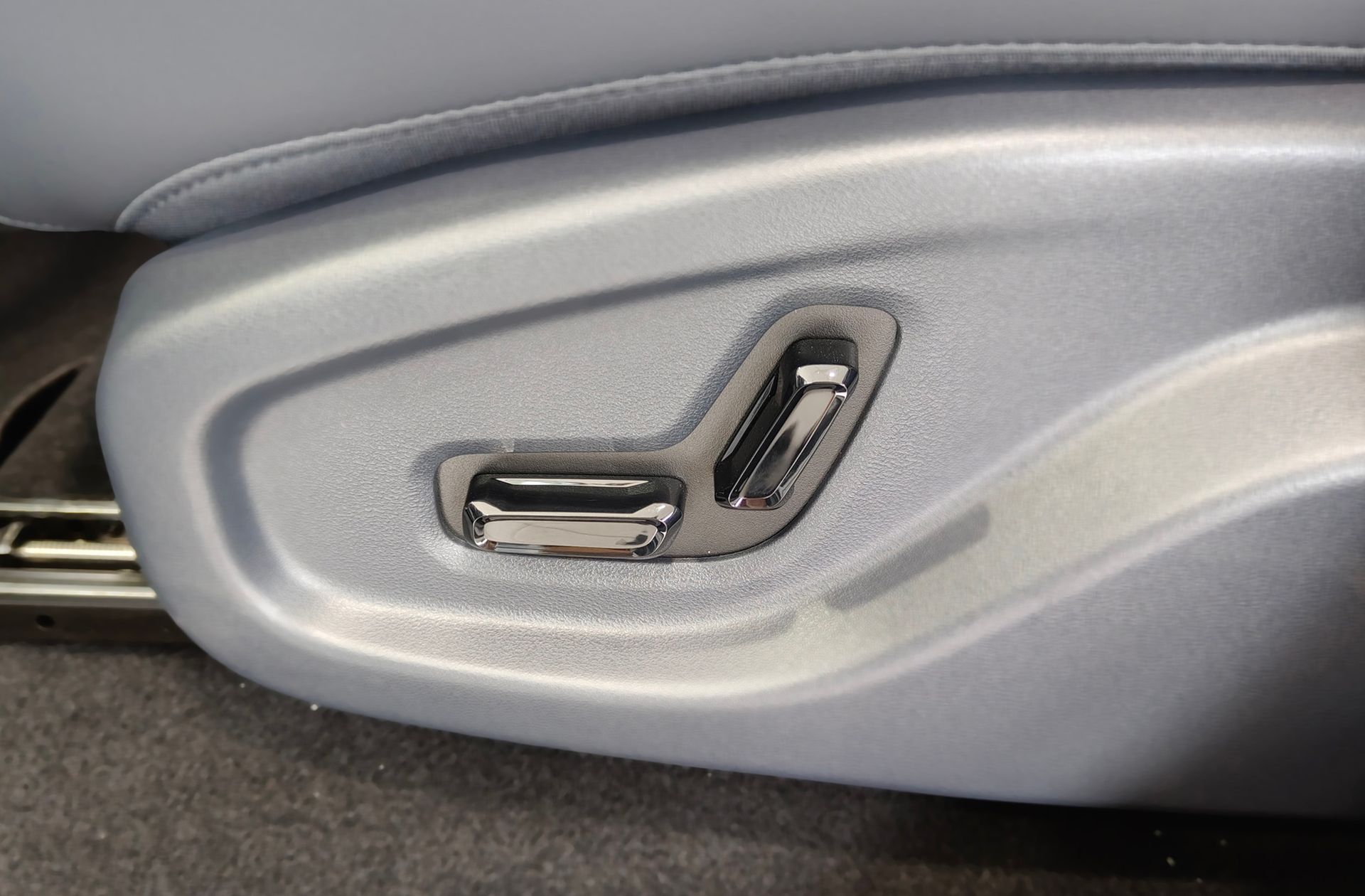 Geely Starray EM-i 1.5 PHEV Pro - foto 15