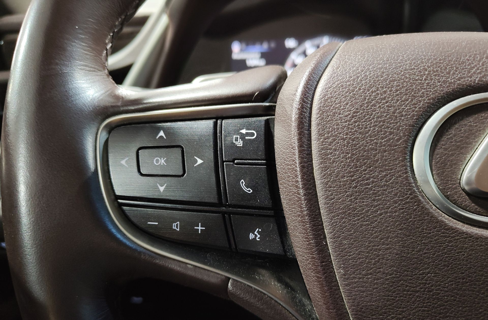 Lexus ES 300h Luxury - foto 39