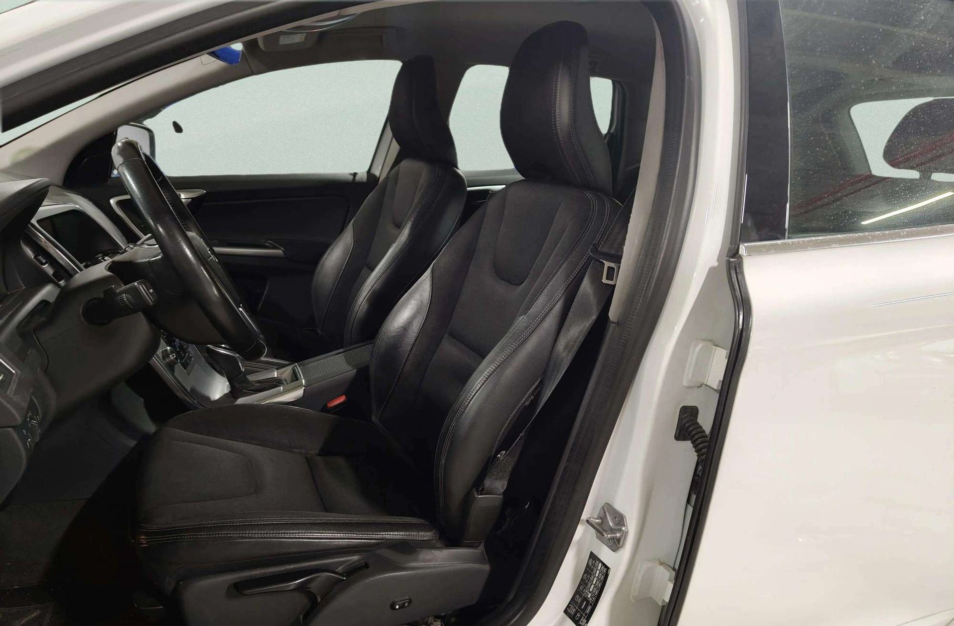 Volvo XC60 D4 Momentum - foto 11