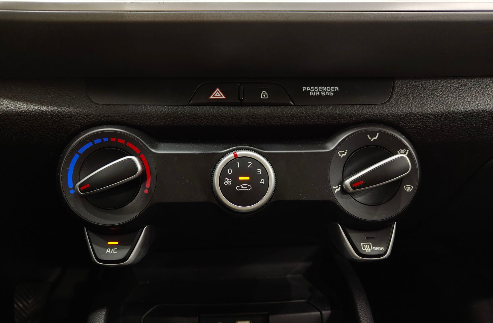 Kia Stonic 1.6 CRDi VGT Eco-D Concept - foto 23